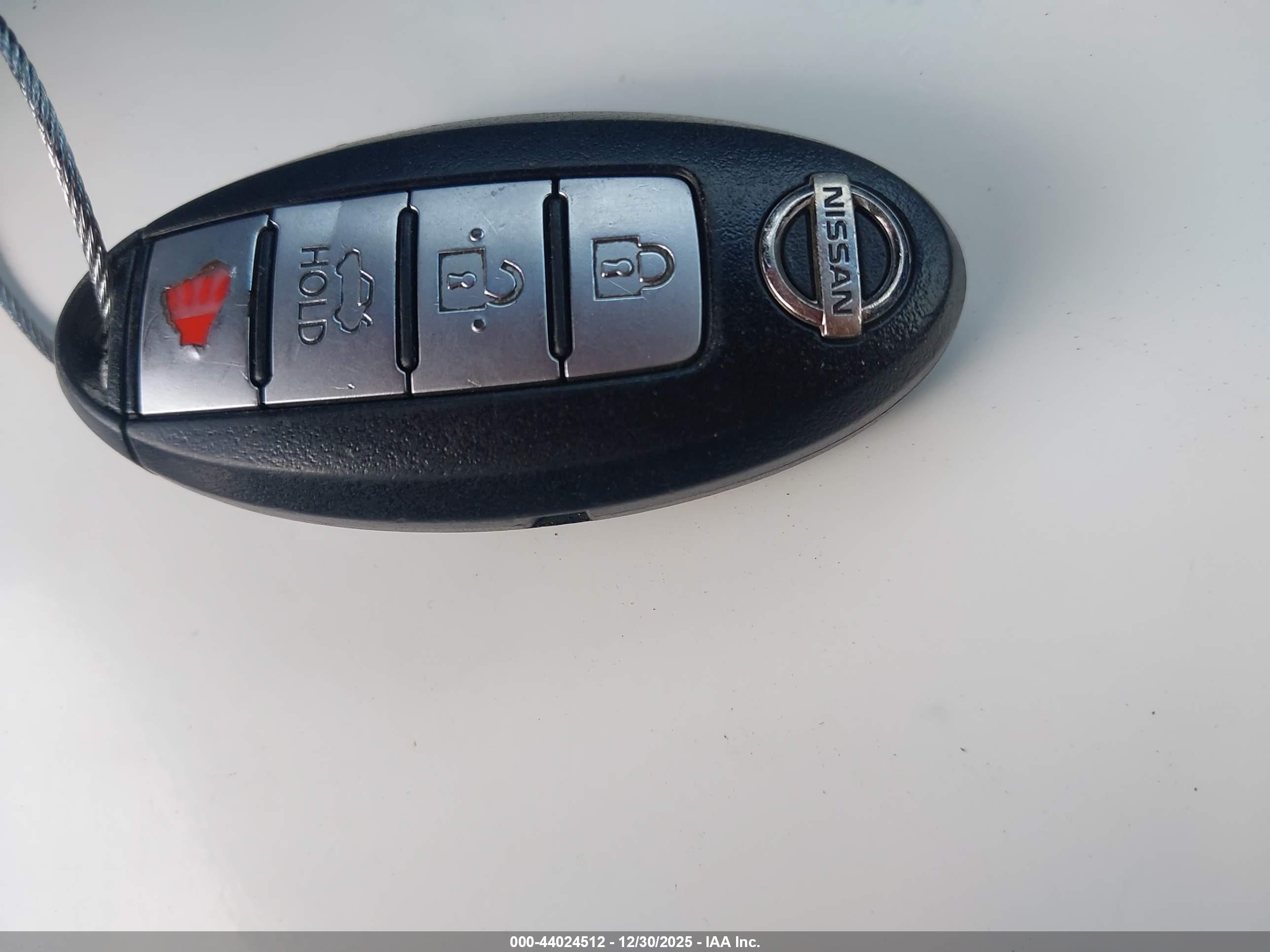 NISSAN MAXIMA image 11