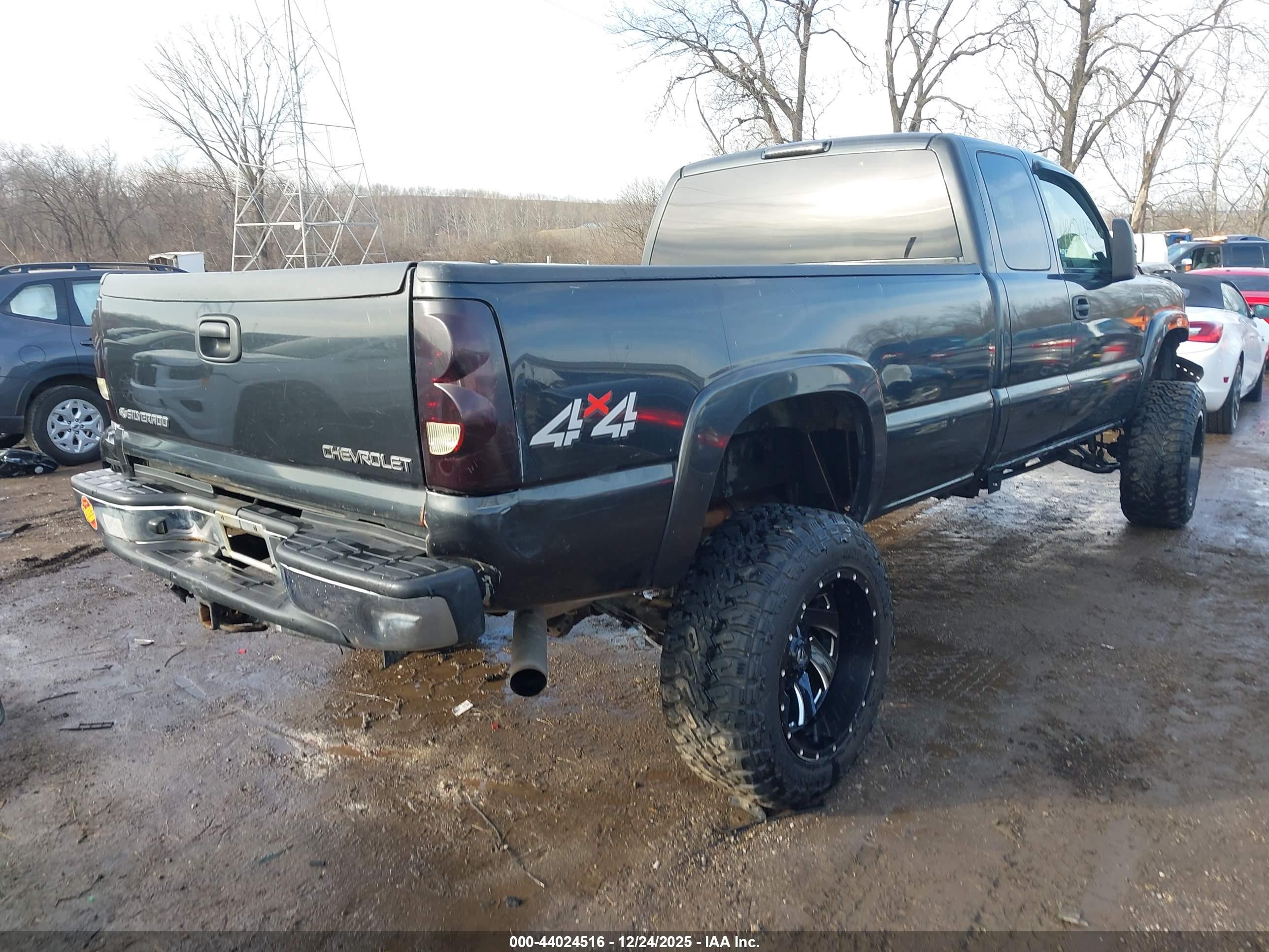 CHEVROLET SILVERADO image 4