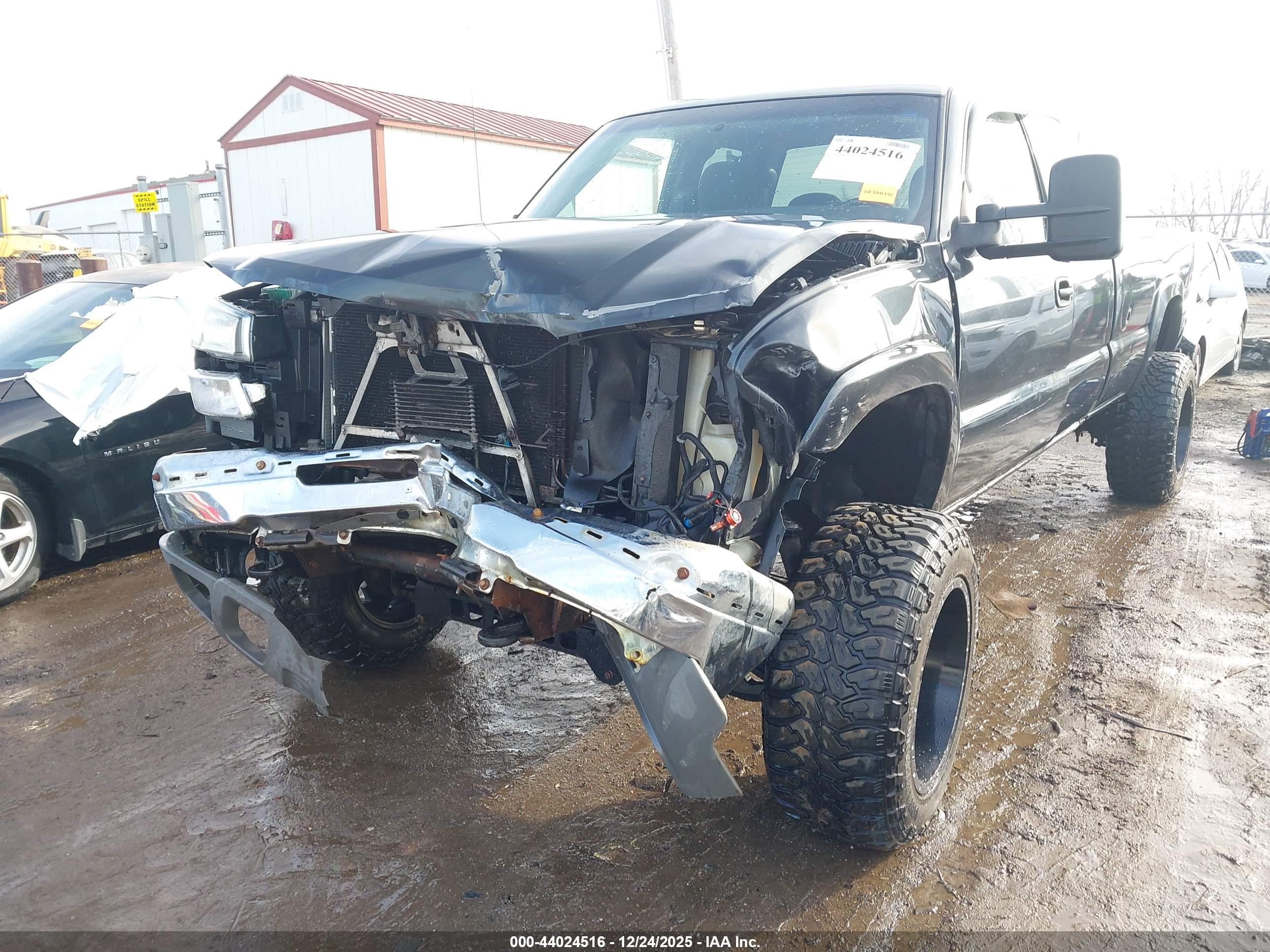 CHEVROLET SILVERADO image 6