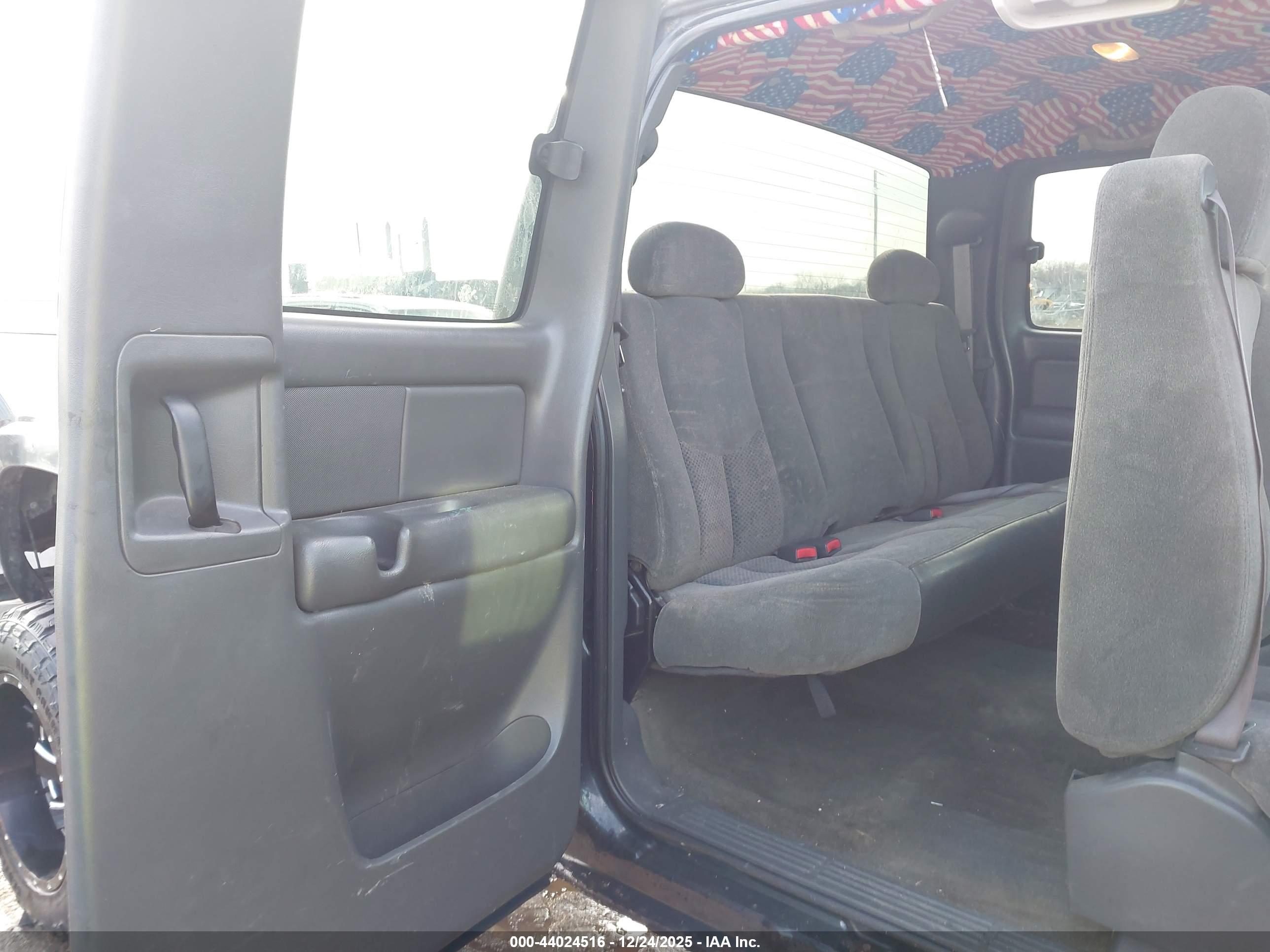 CHEVROLET SILVERADO image 8