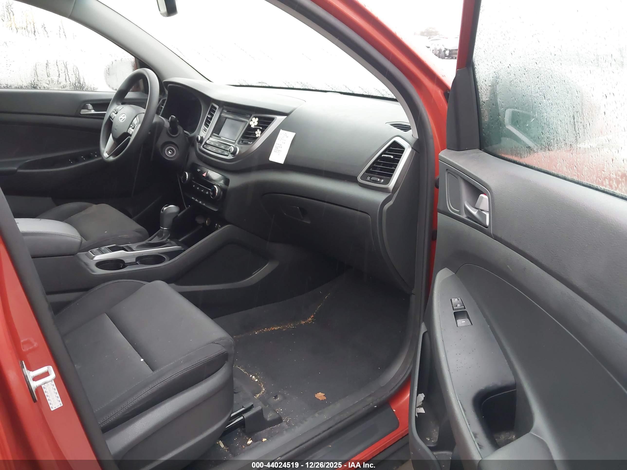 HYUNDAI TUCSON image 5