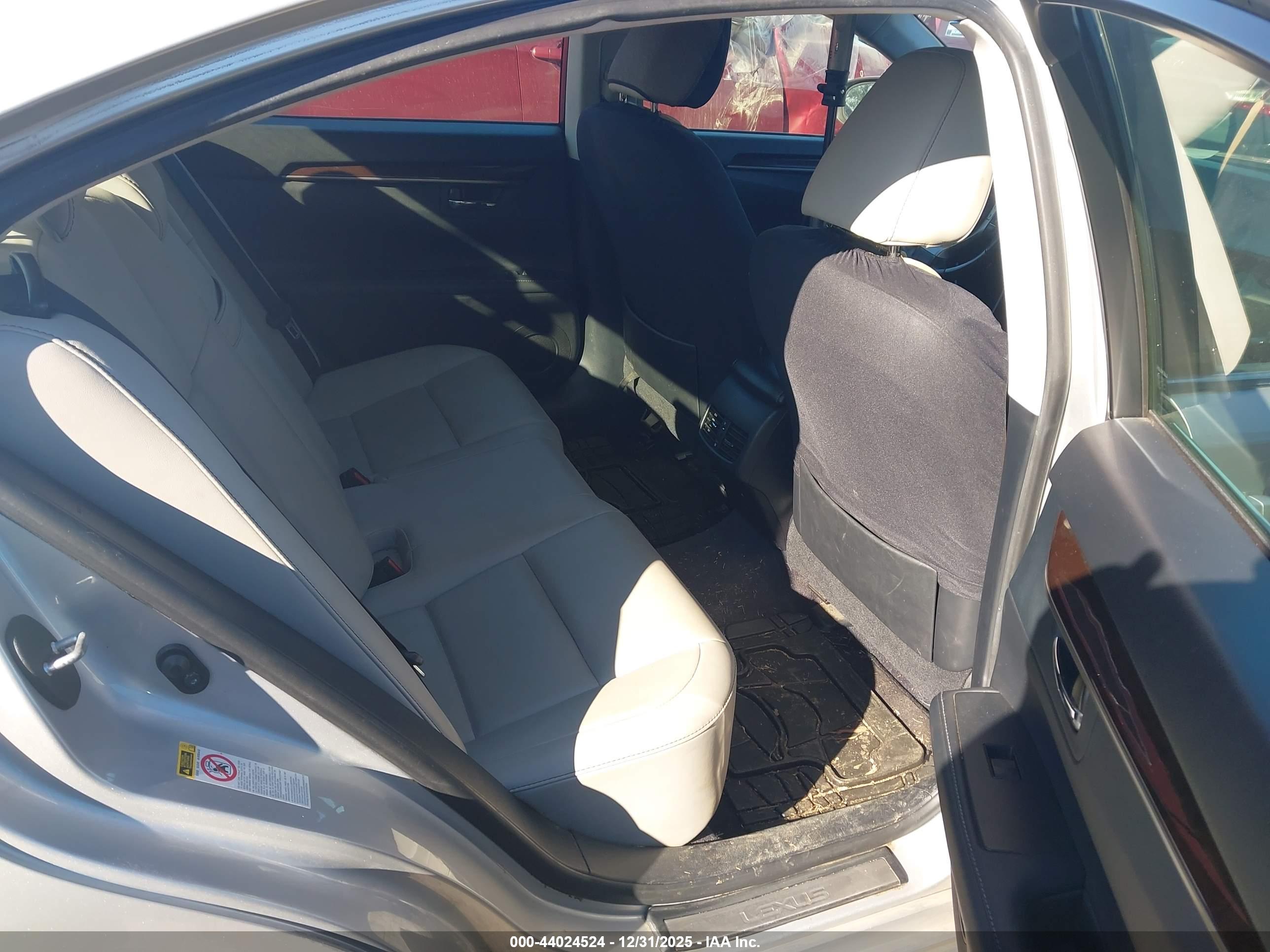 LEXUS ES image 8