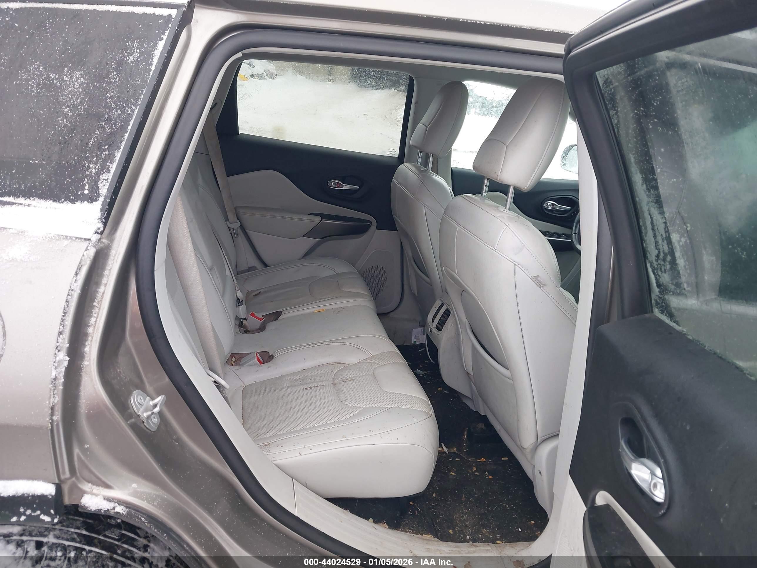 JEEP CHEROKEE image 8