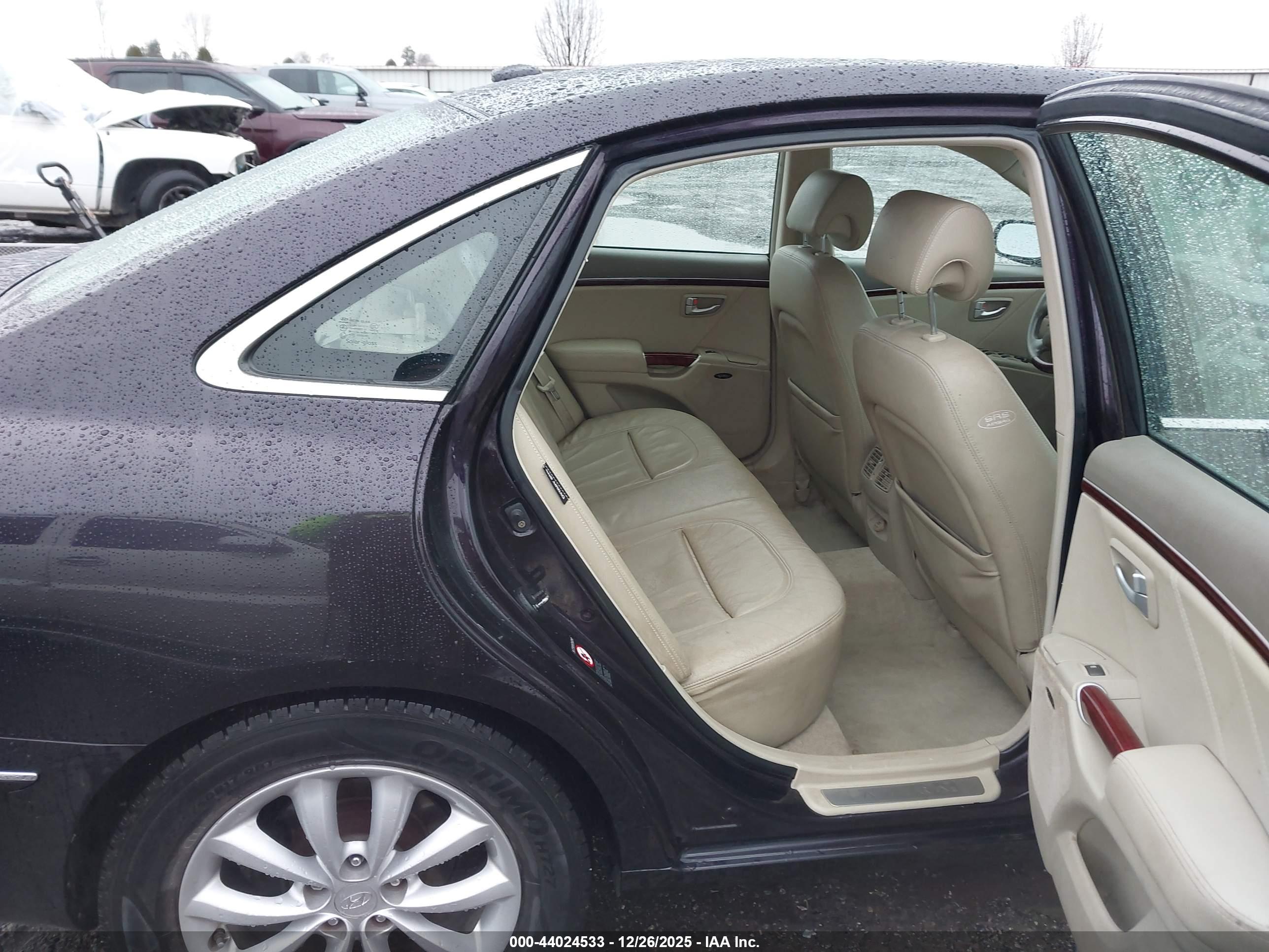 HYUNDAI AZERA image 8