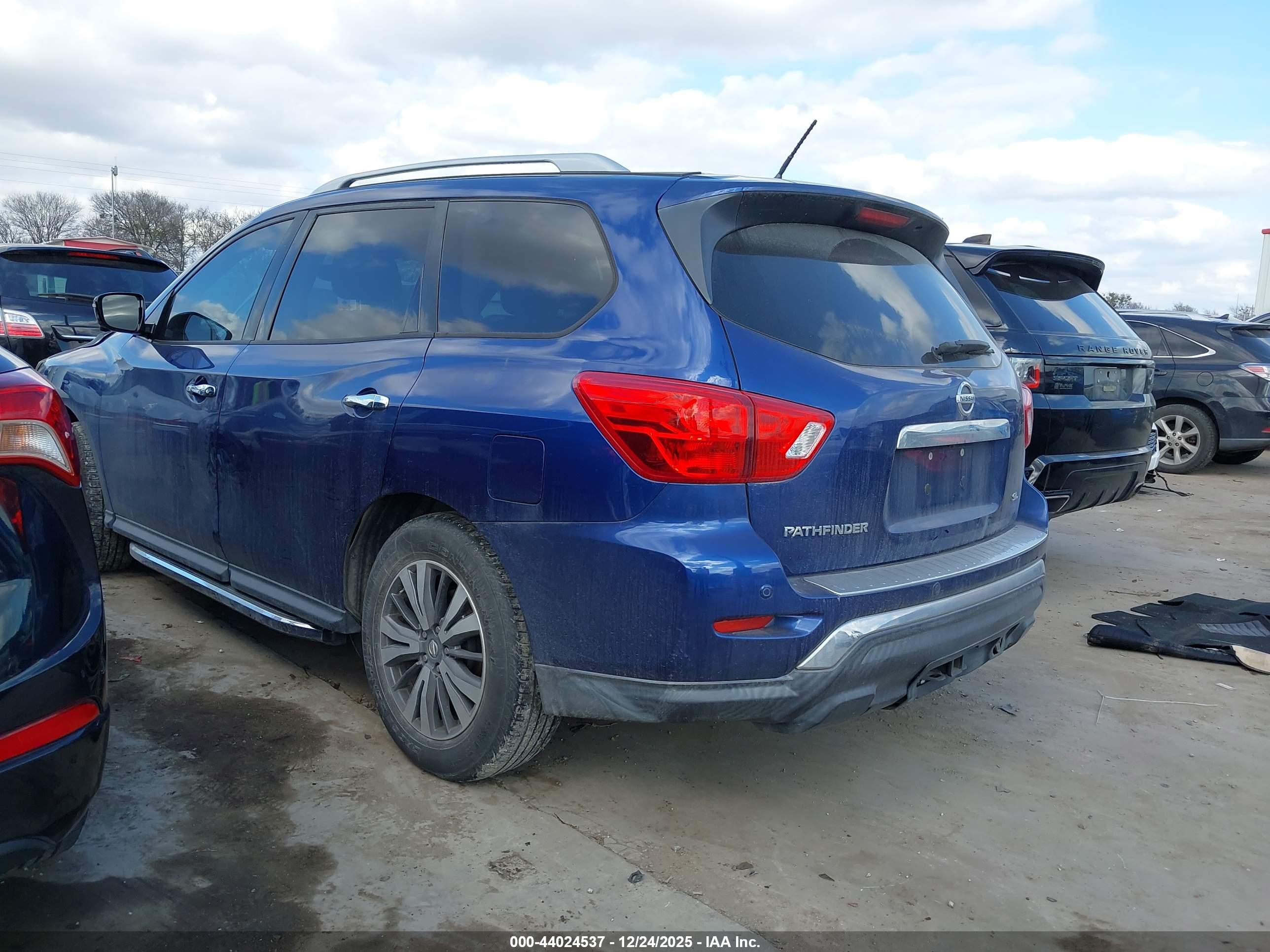 NISSAN PATHFINDER image 3
