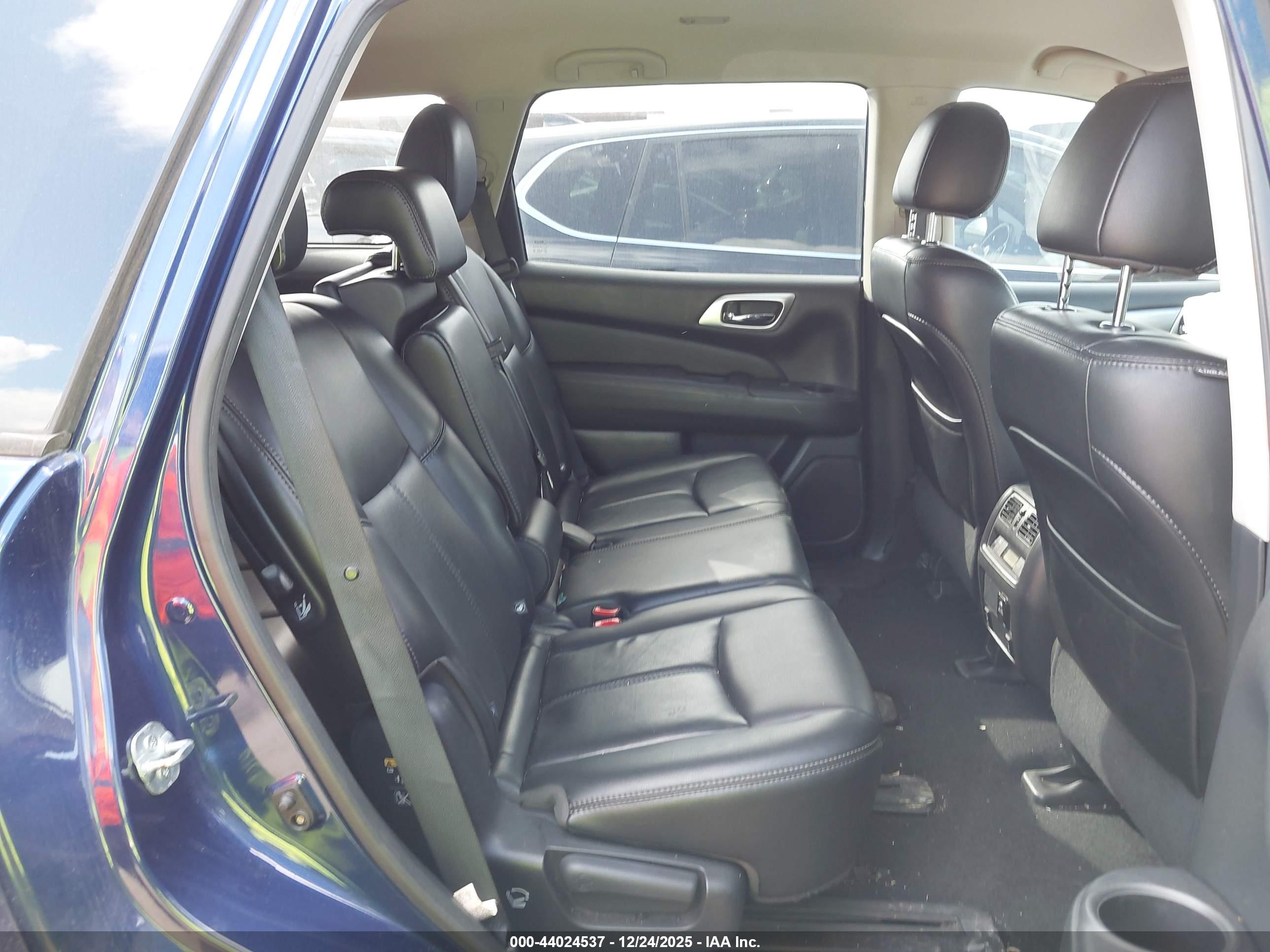 NISSAN PATHFINDER image 8