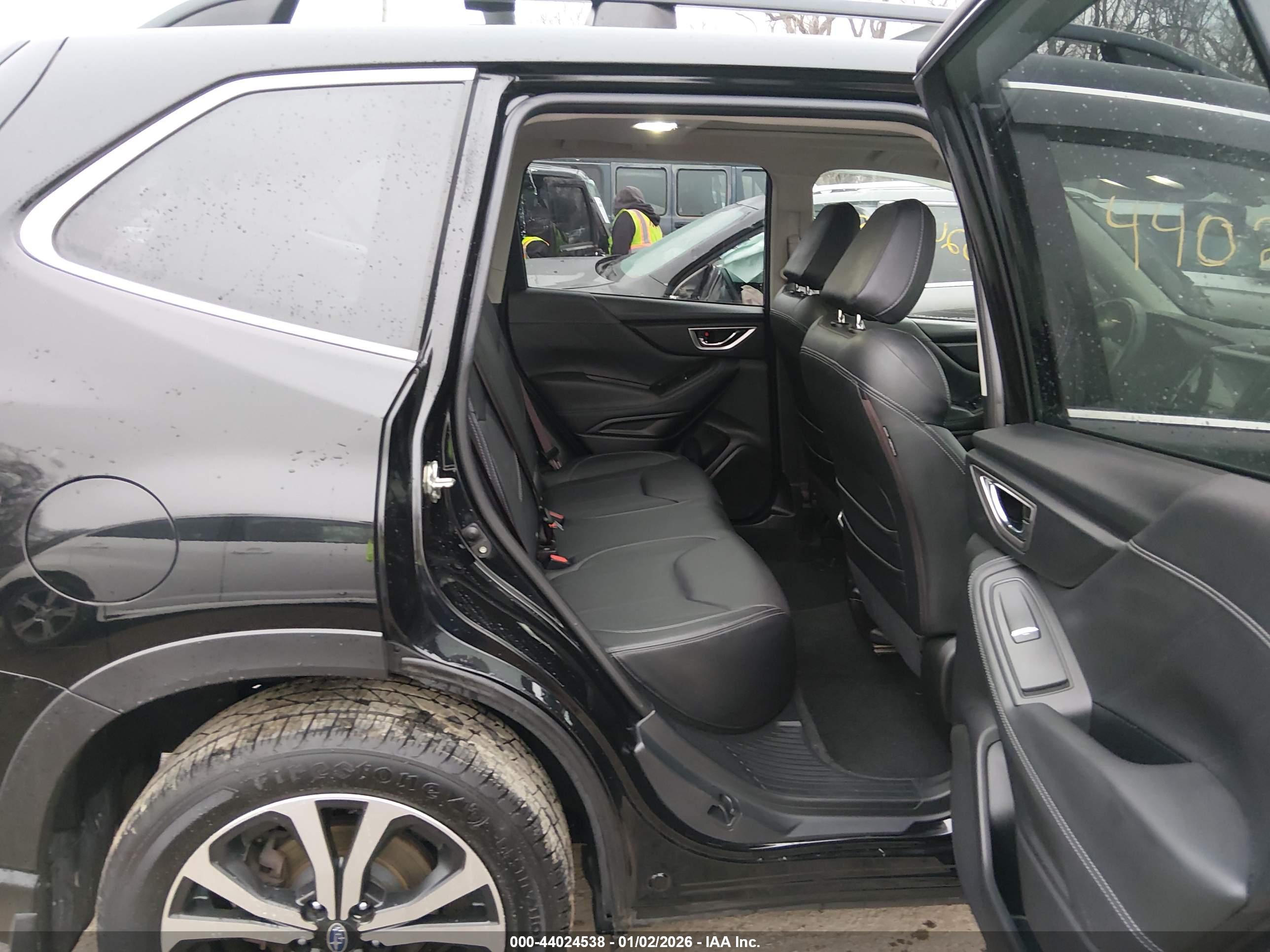 SUBARU FORESTER image 8