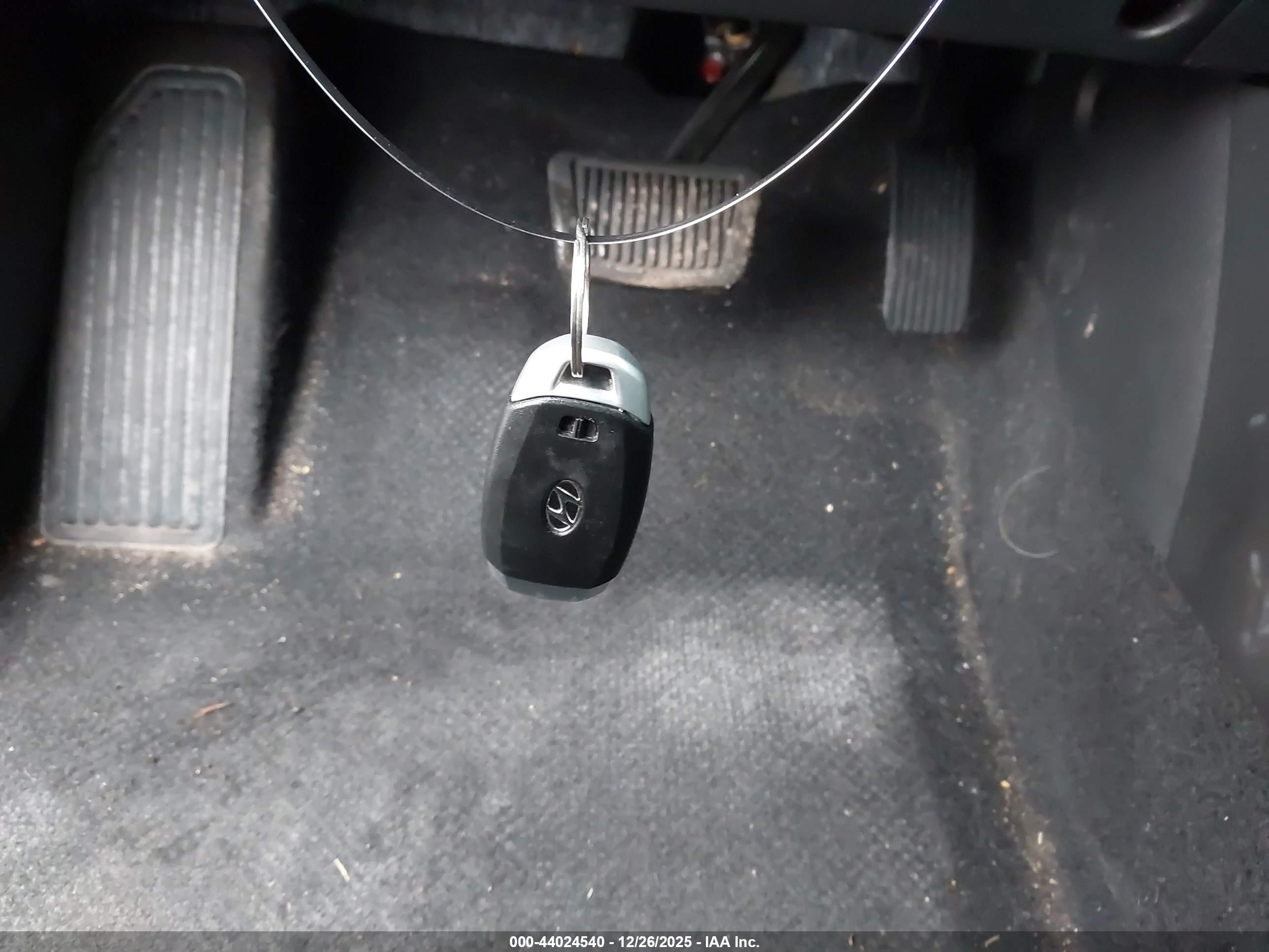 HYUNDAI KONA image 11