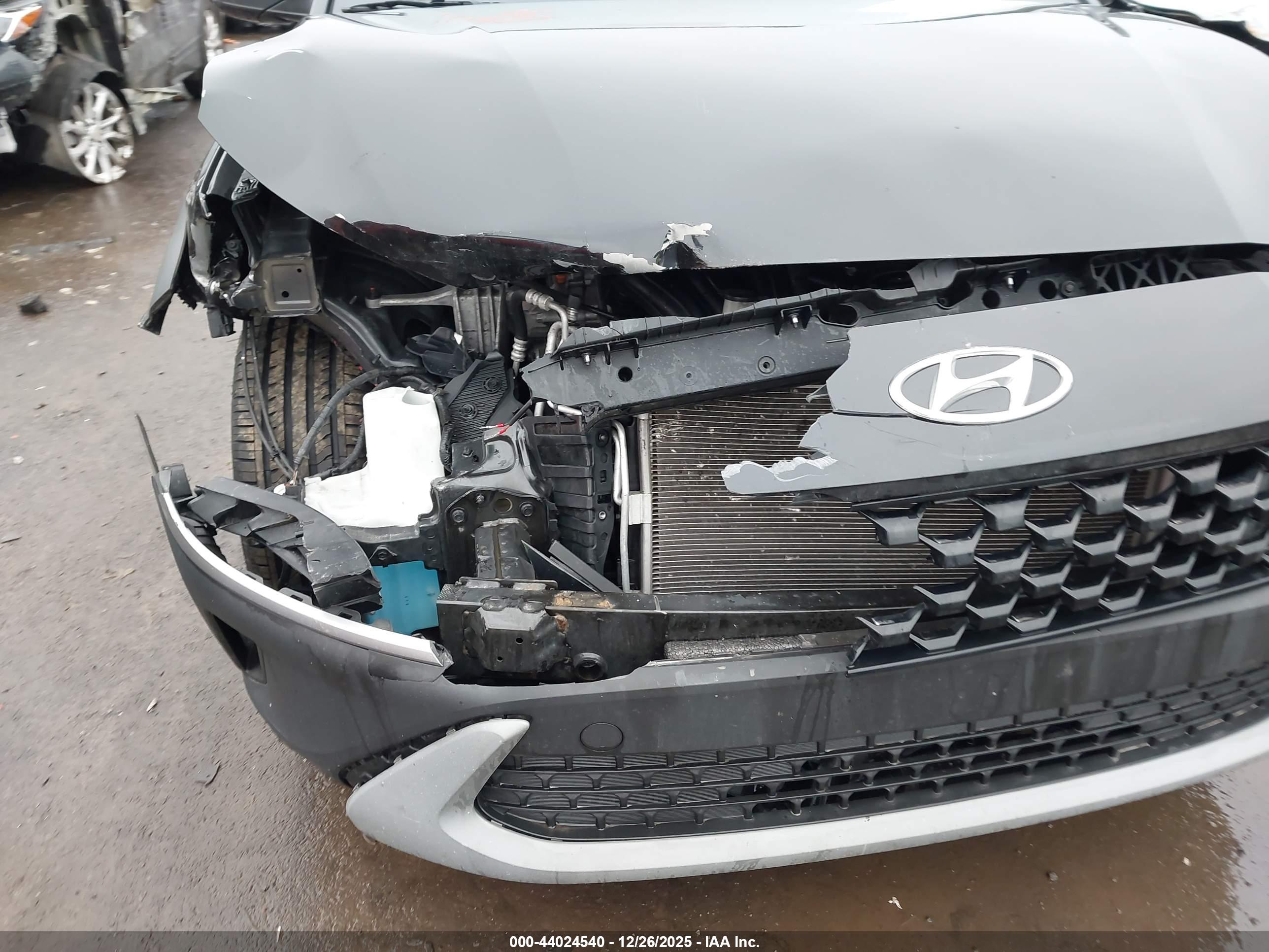 HYUNDAI KONA image 6