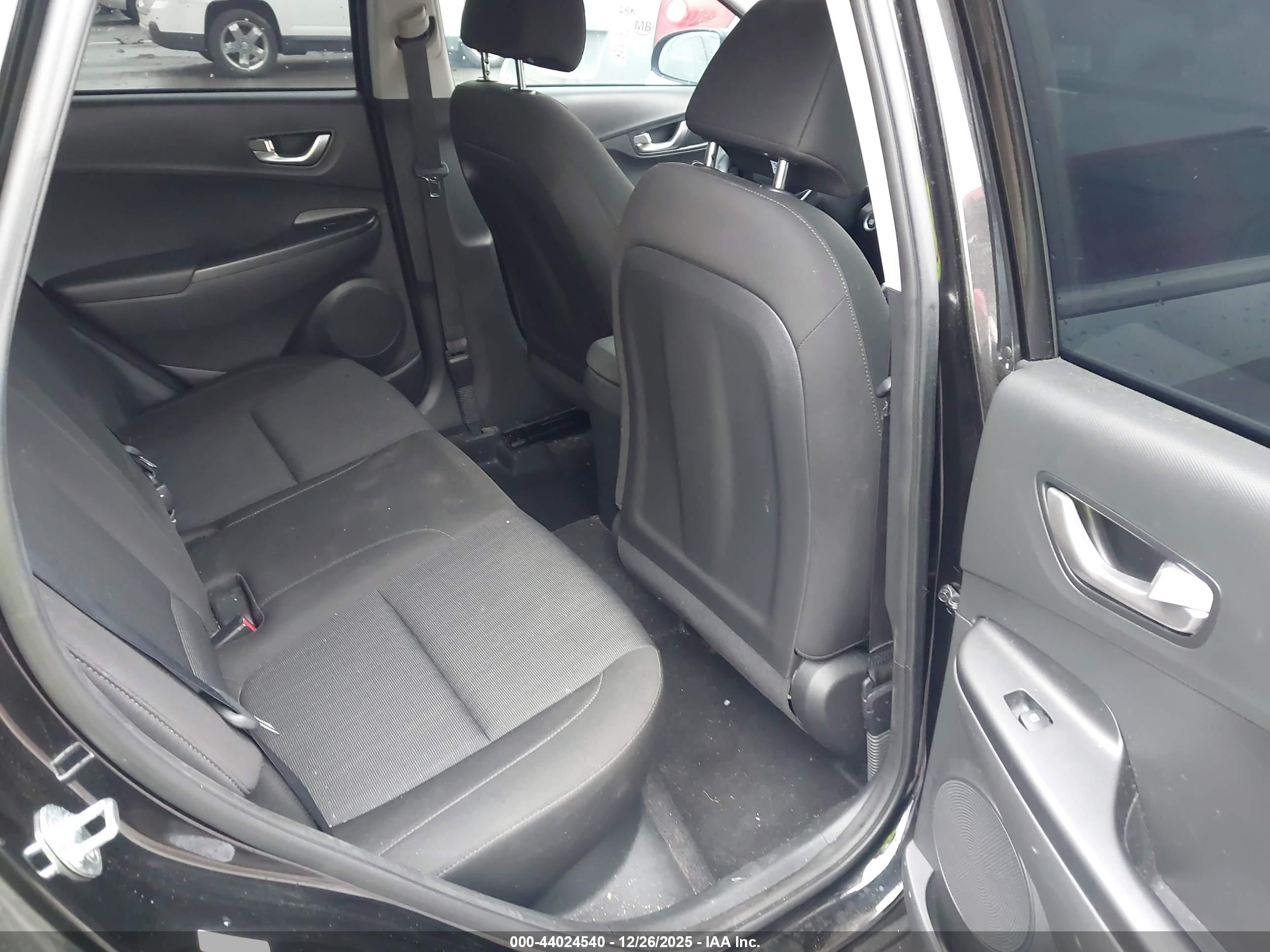 HYUNDAI KONA image 8