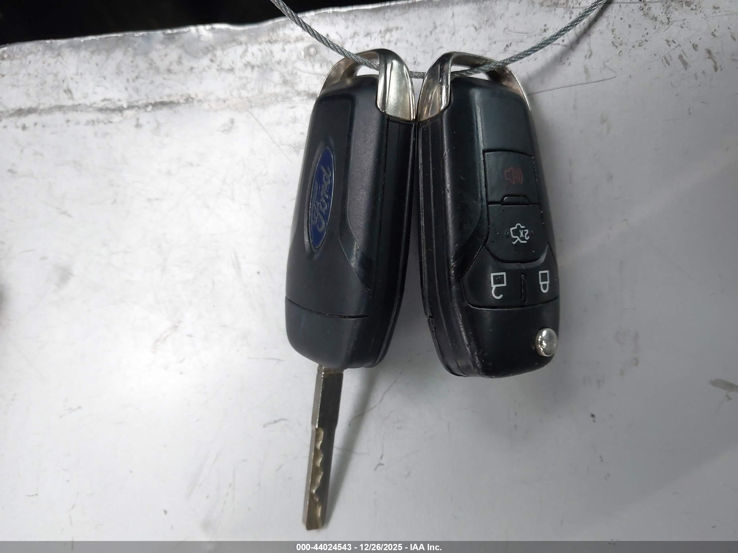 FORD FUSION image 11