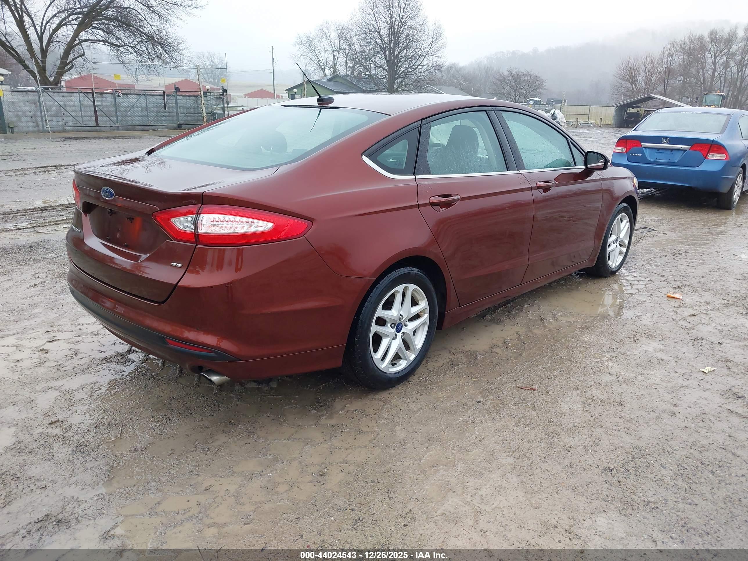 FORD FUSION image 4