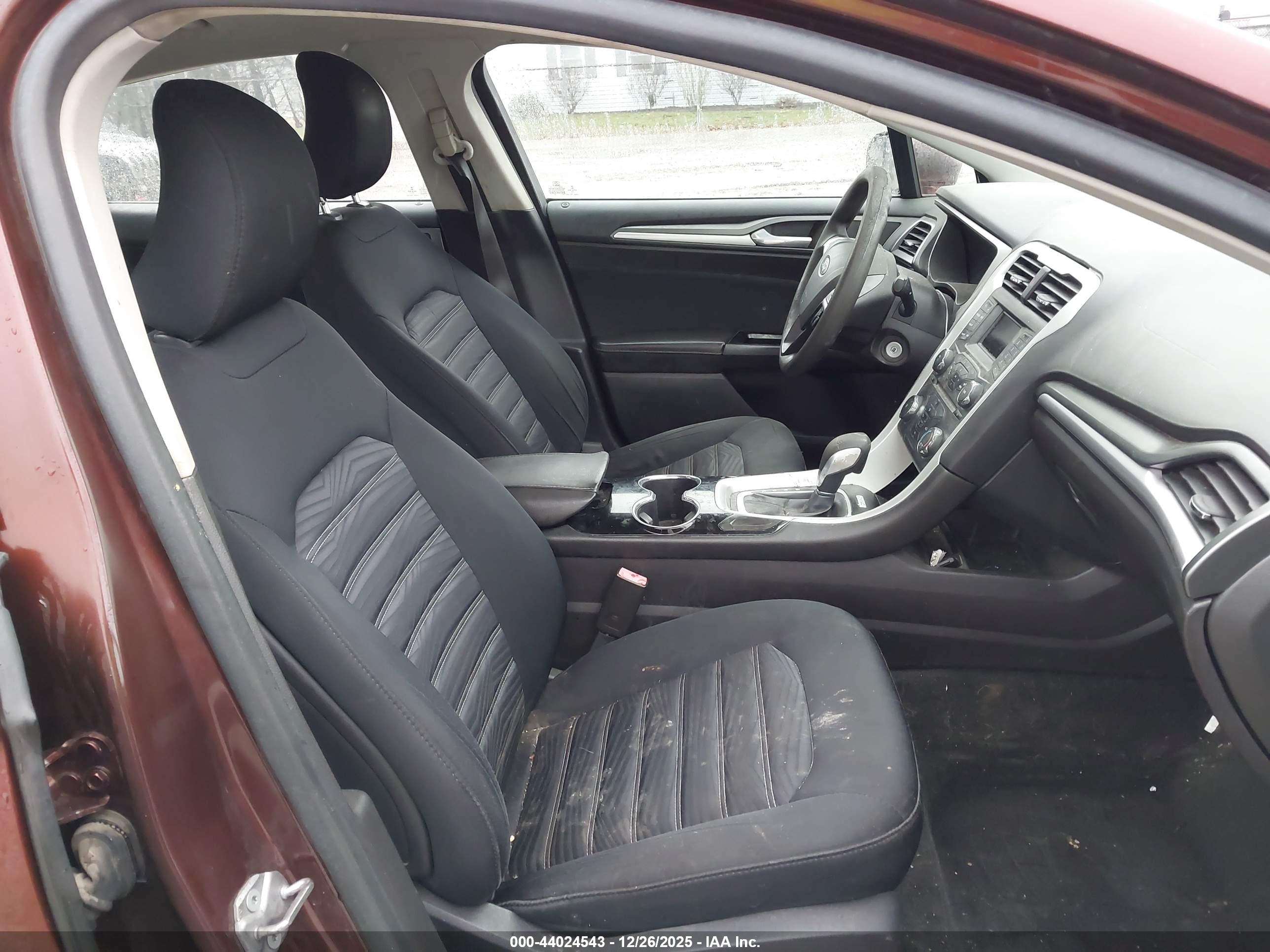 FORD FUSION image 5