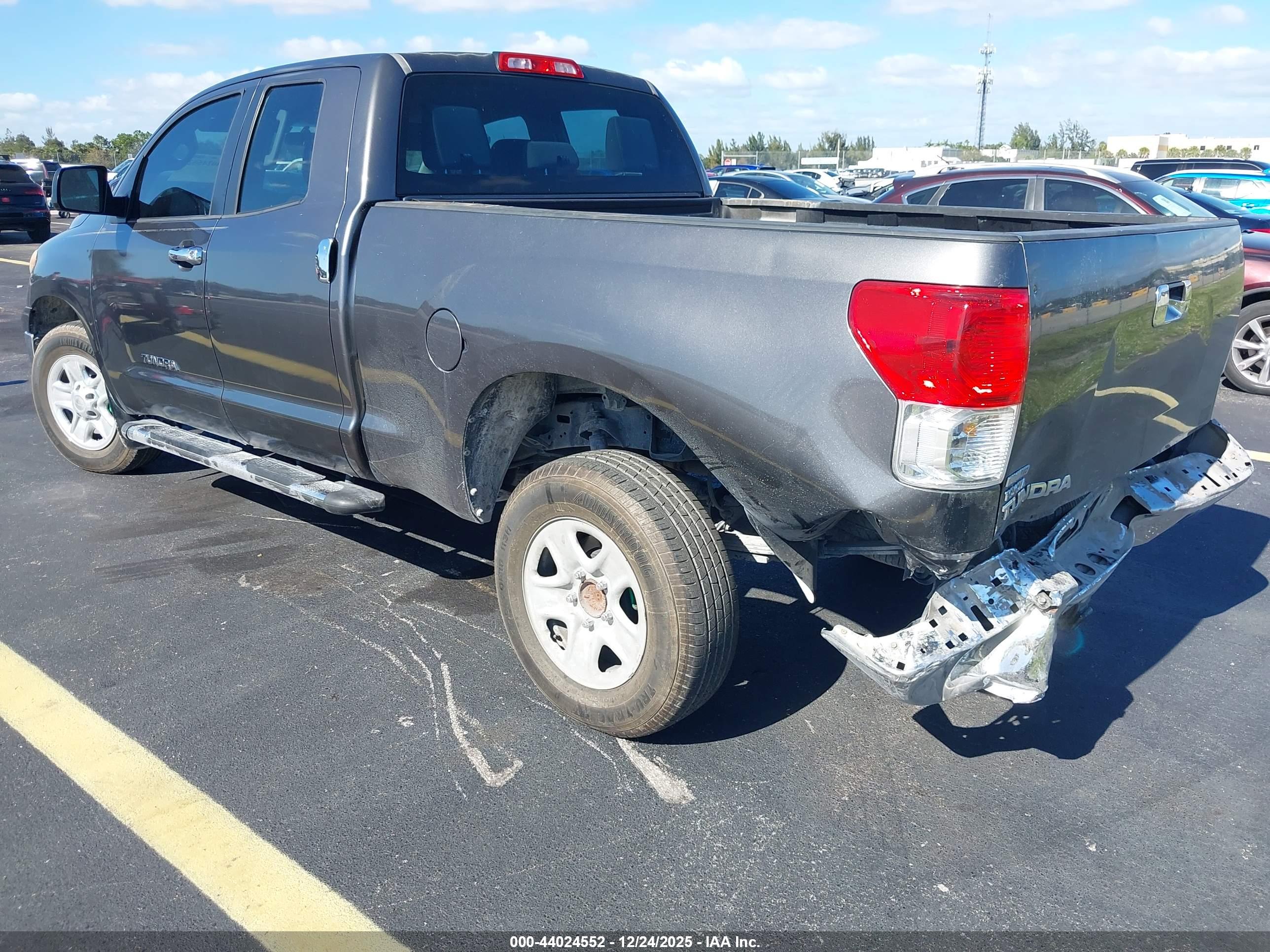 TOYOTA TUNDRA image 3