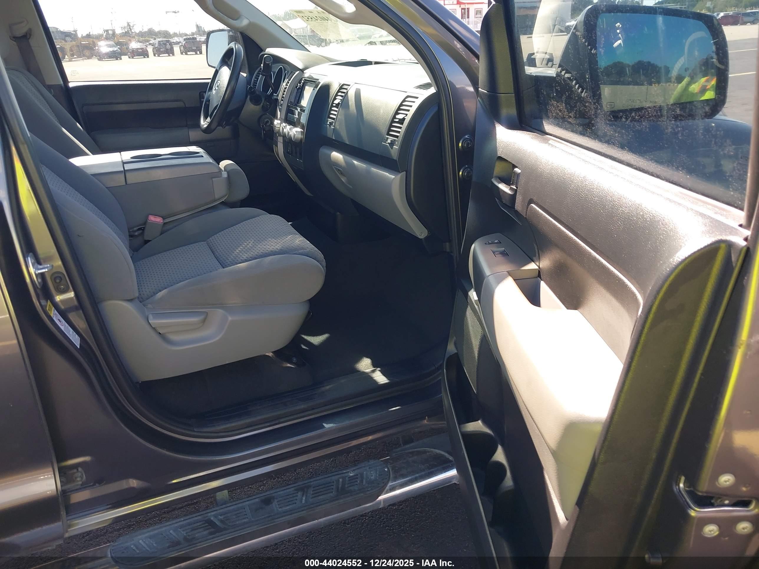 TOYOTA TUNDRA image 5