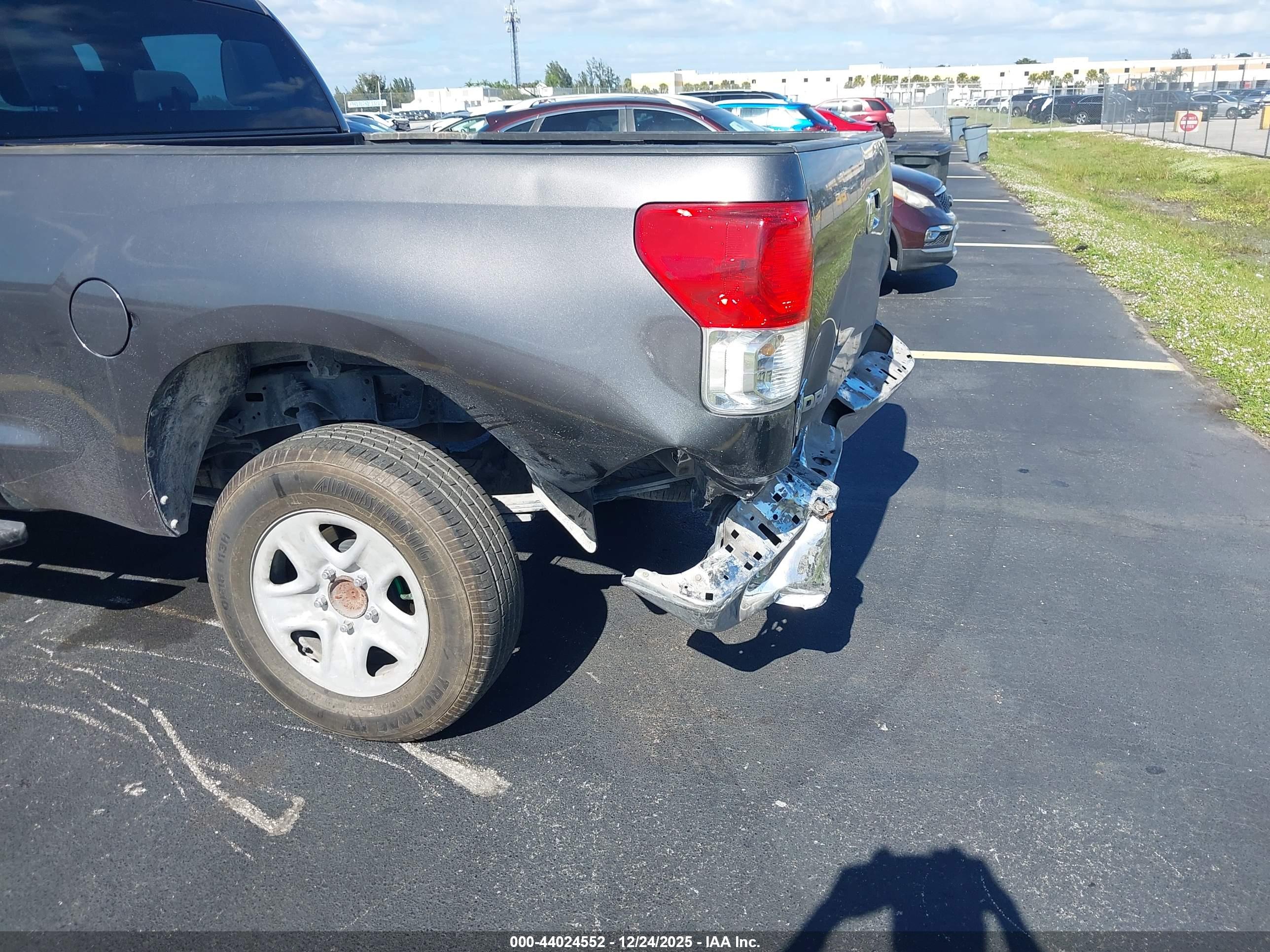 TOYOTA TUNDRA image 6