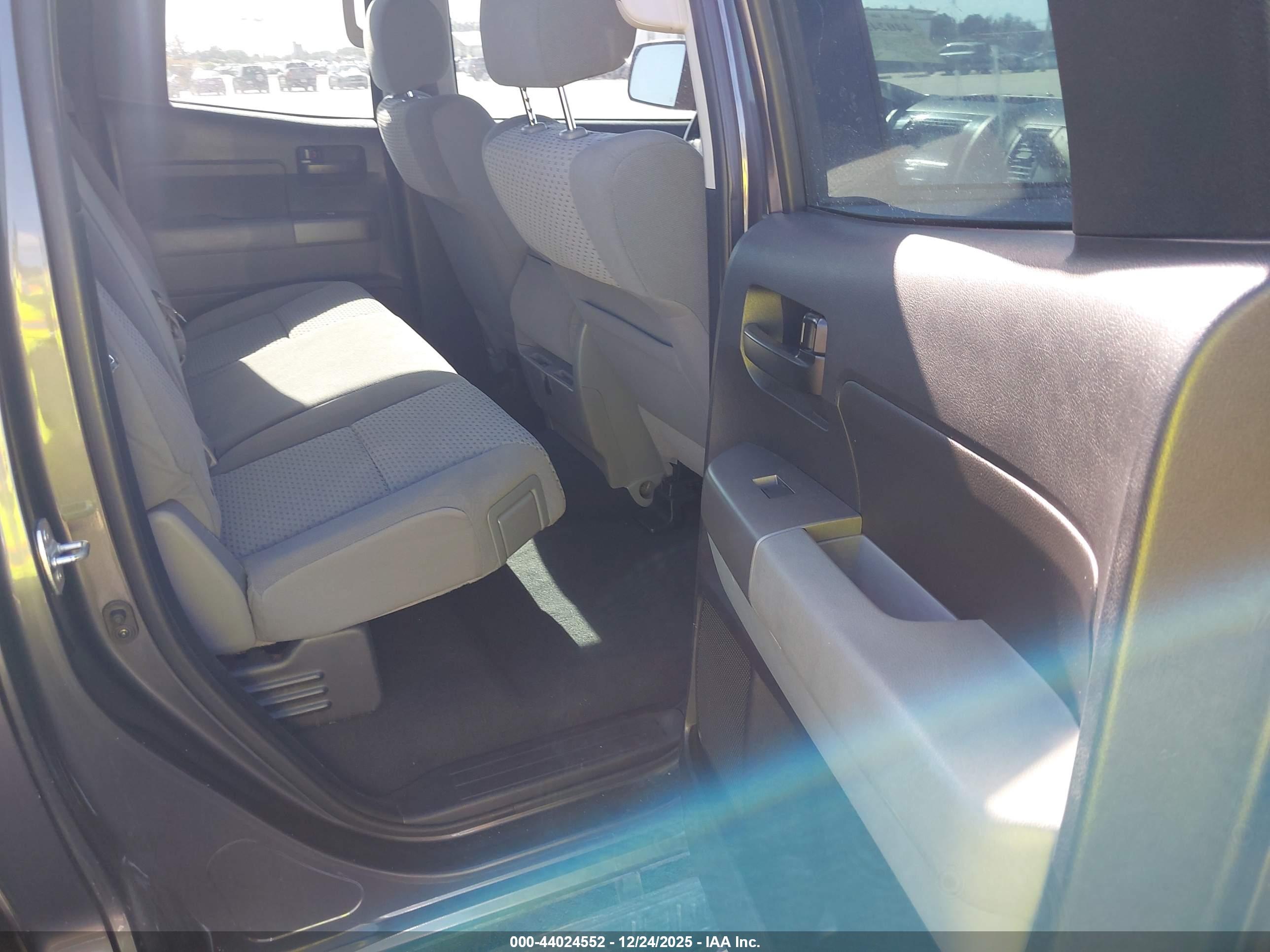 TOYOTA TUNDRA image 8
