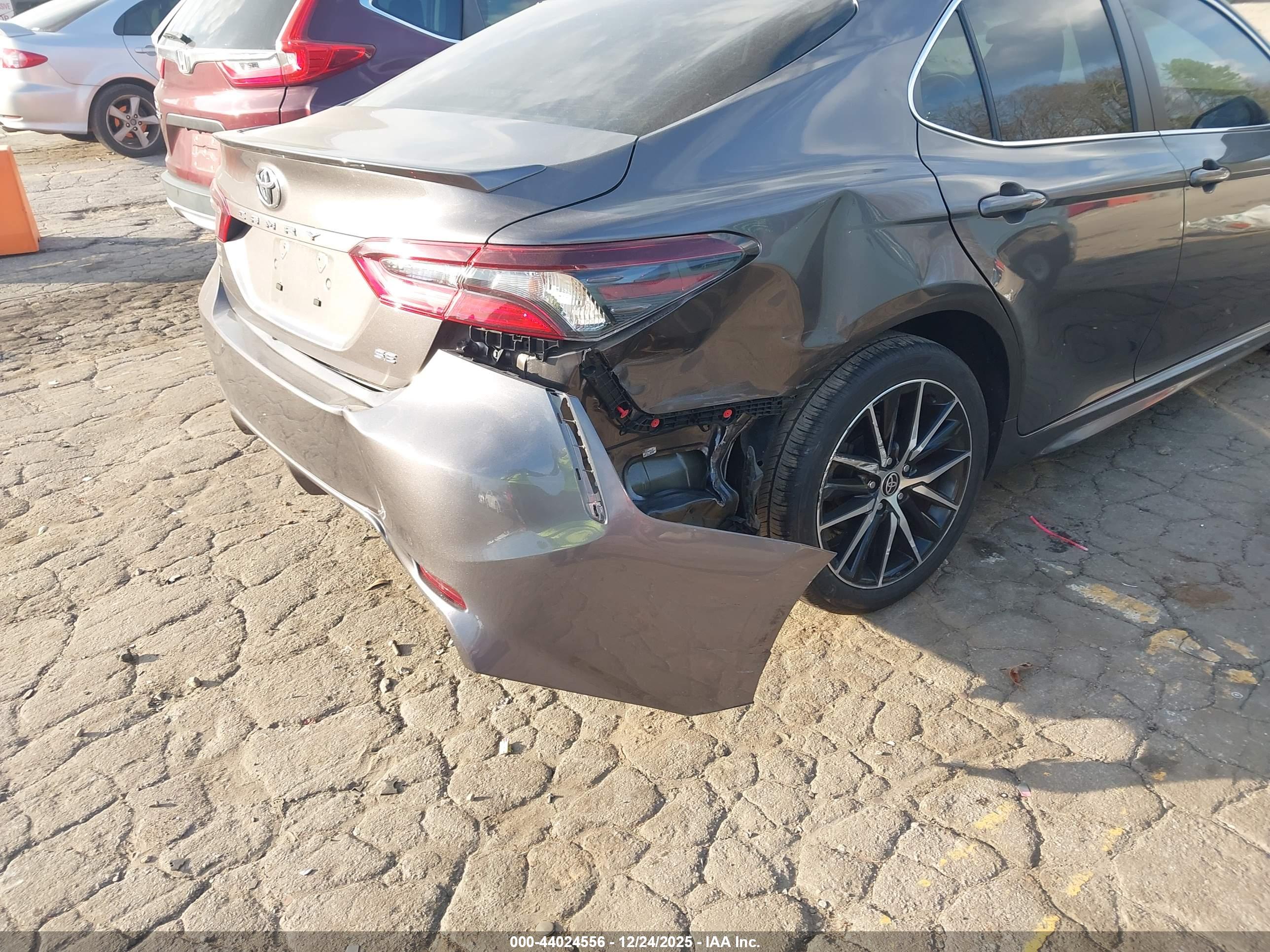 TOYOTA CAMRY image 6
