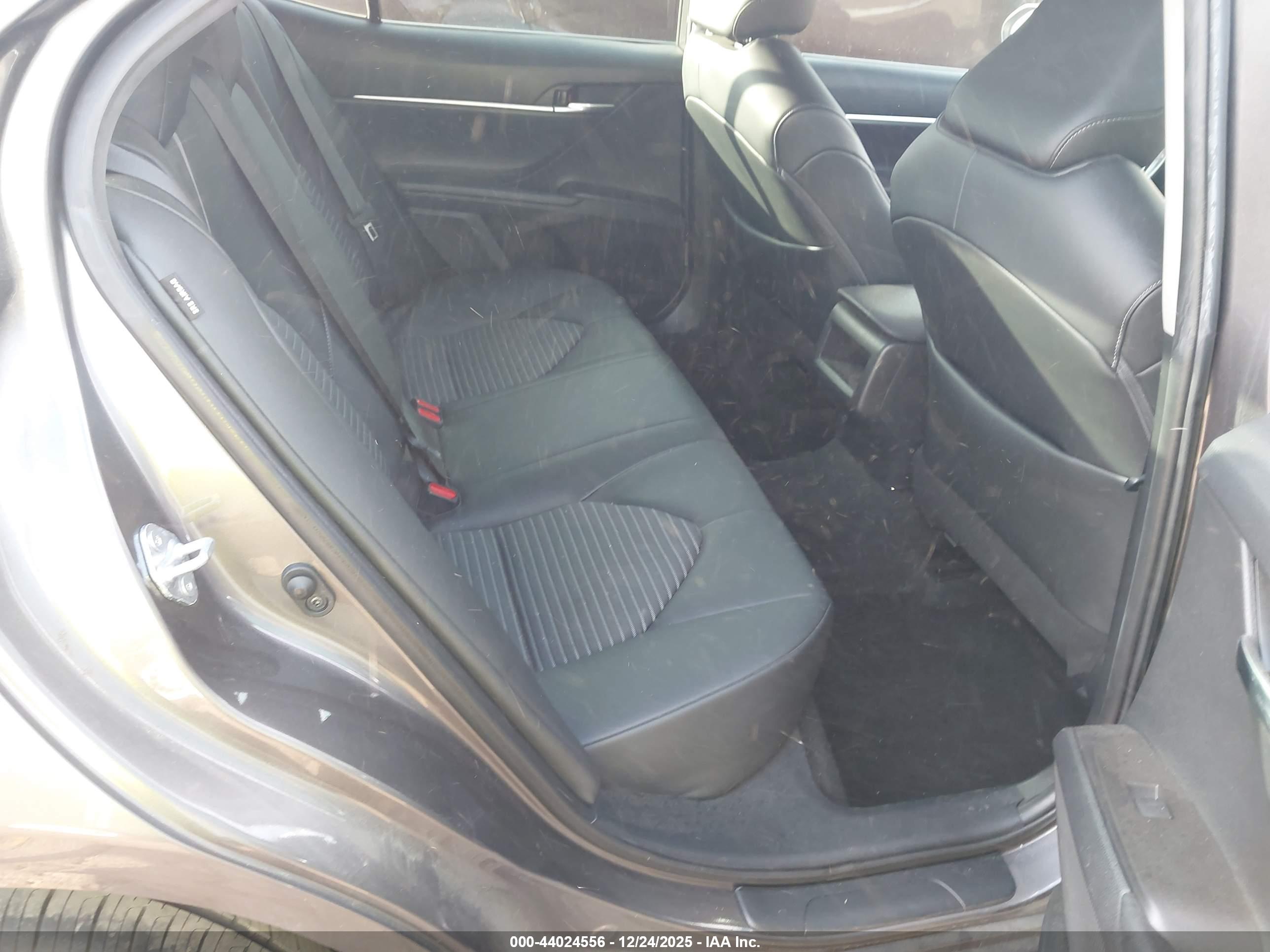 TOYOTA CAMRY image 8