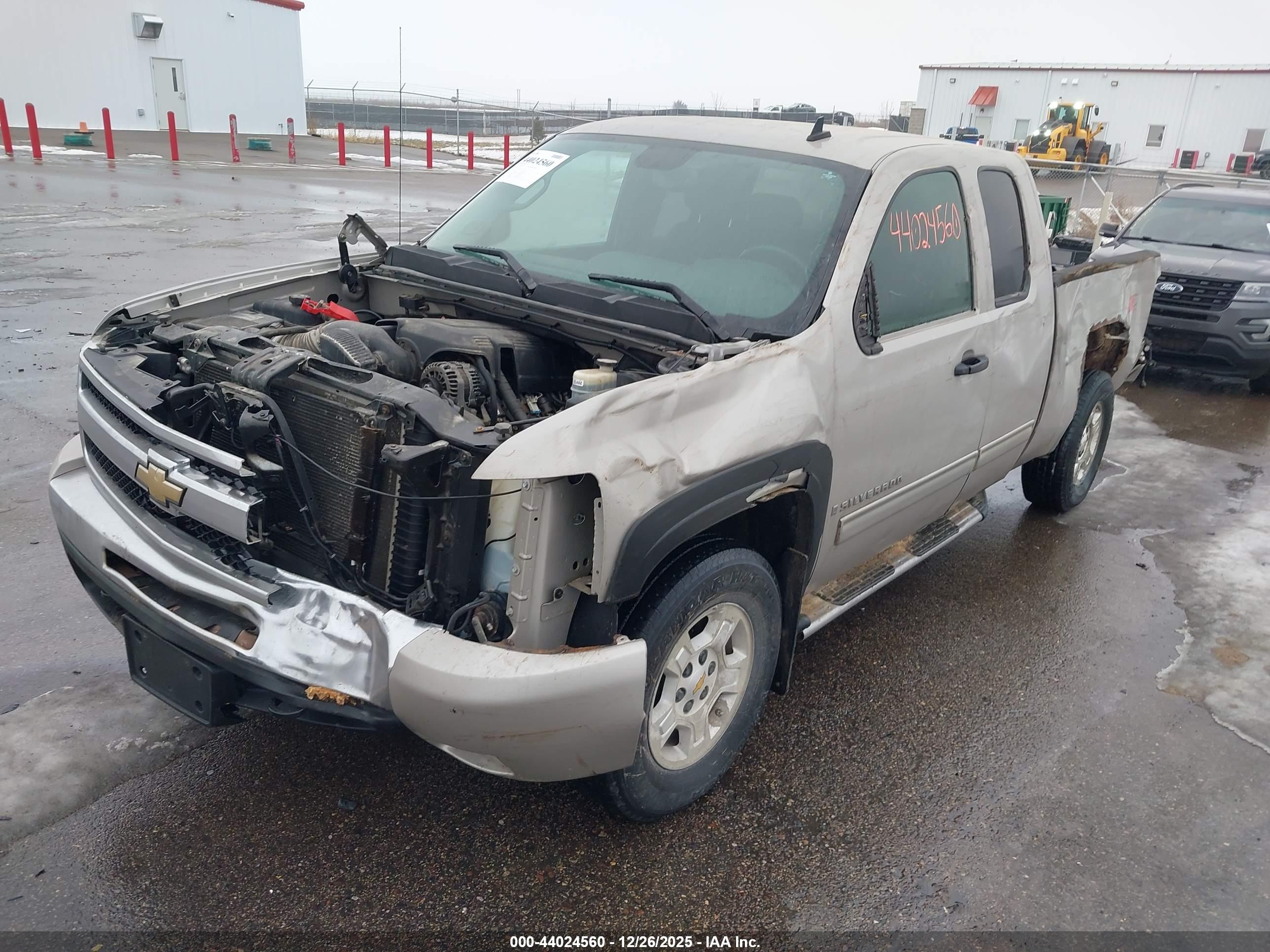 CHEVROLET SILVERADO image 2