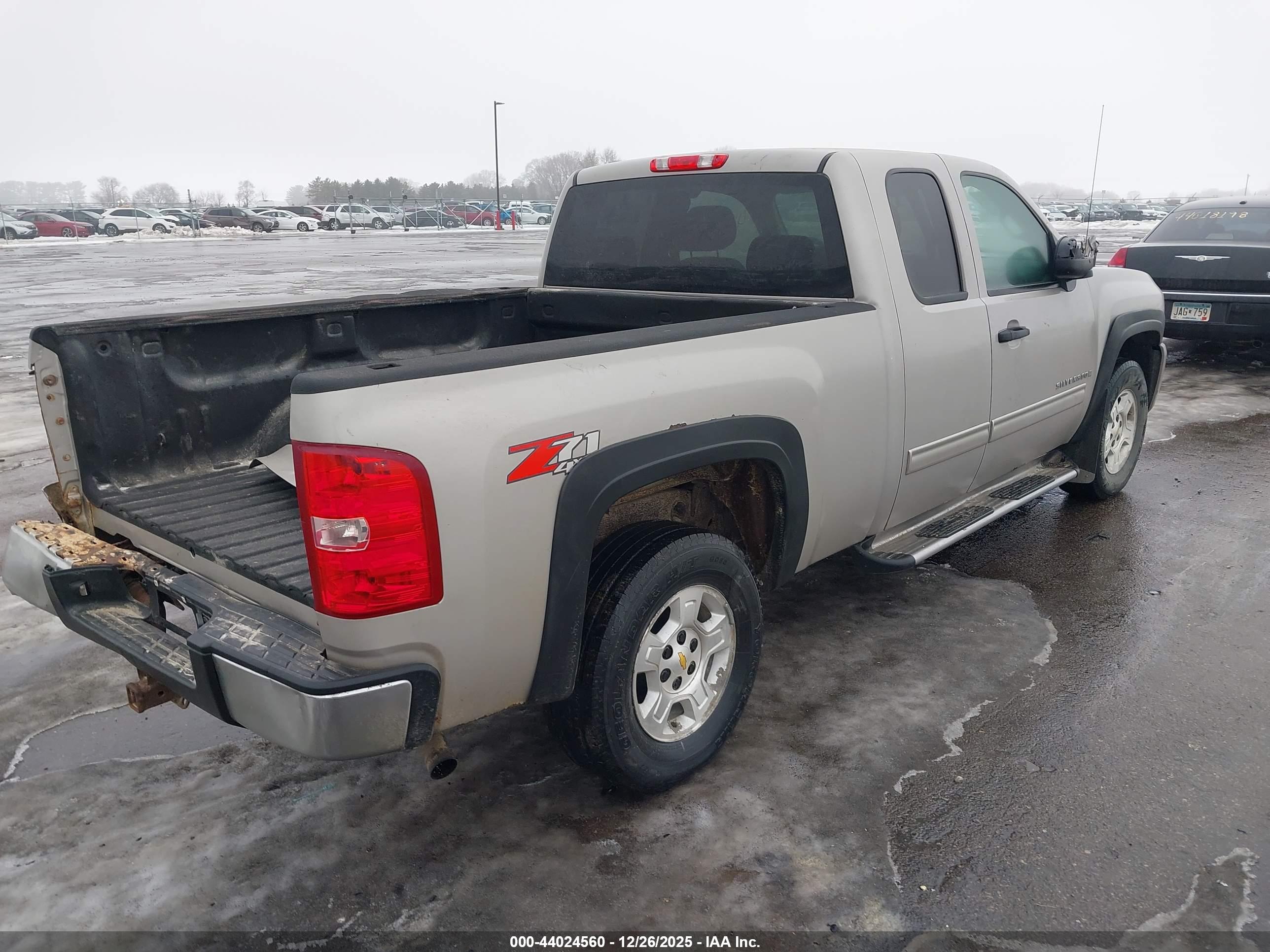 CHEVROLET SILVERADO image 4