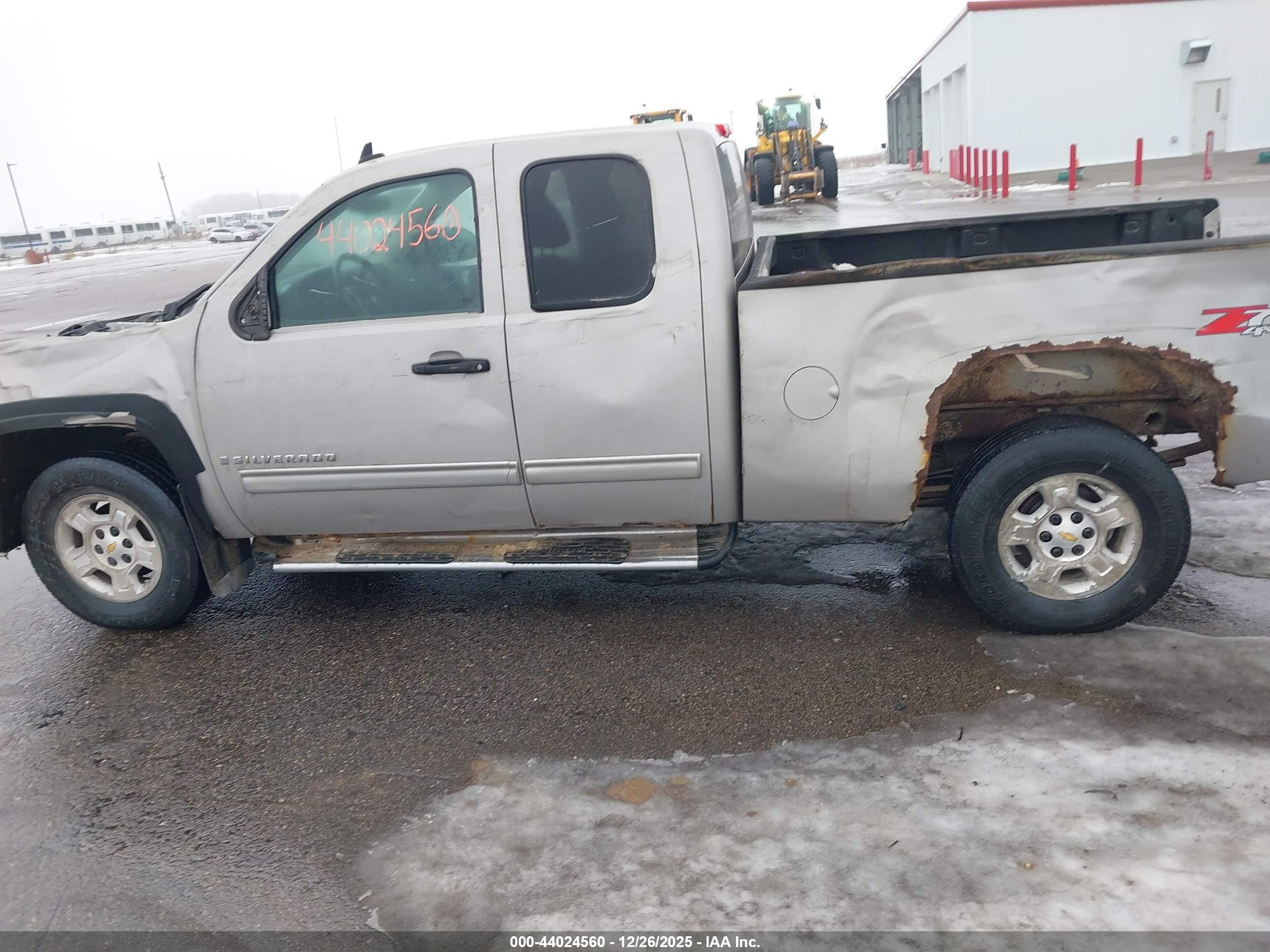 CHEVROLET SILVERADO image 6