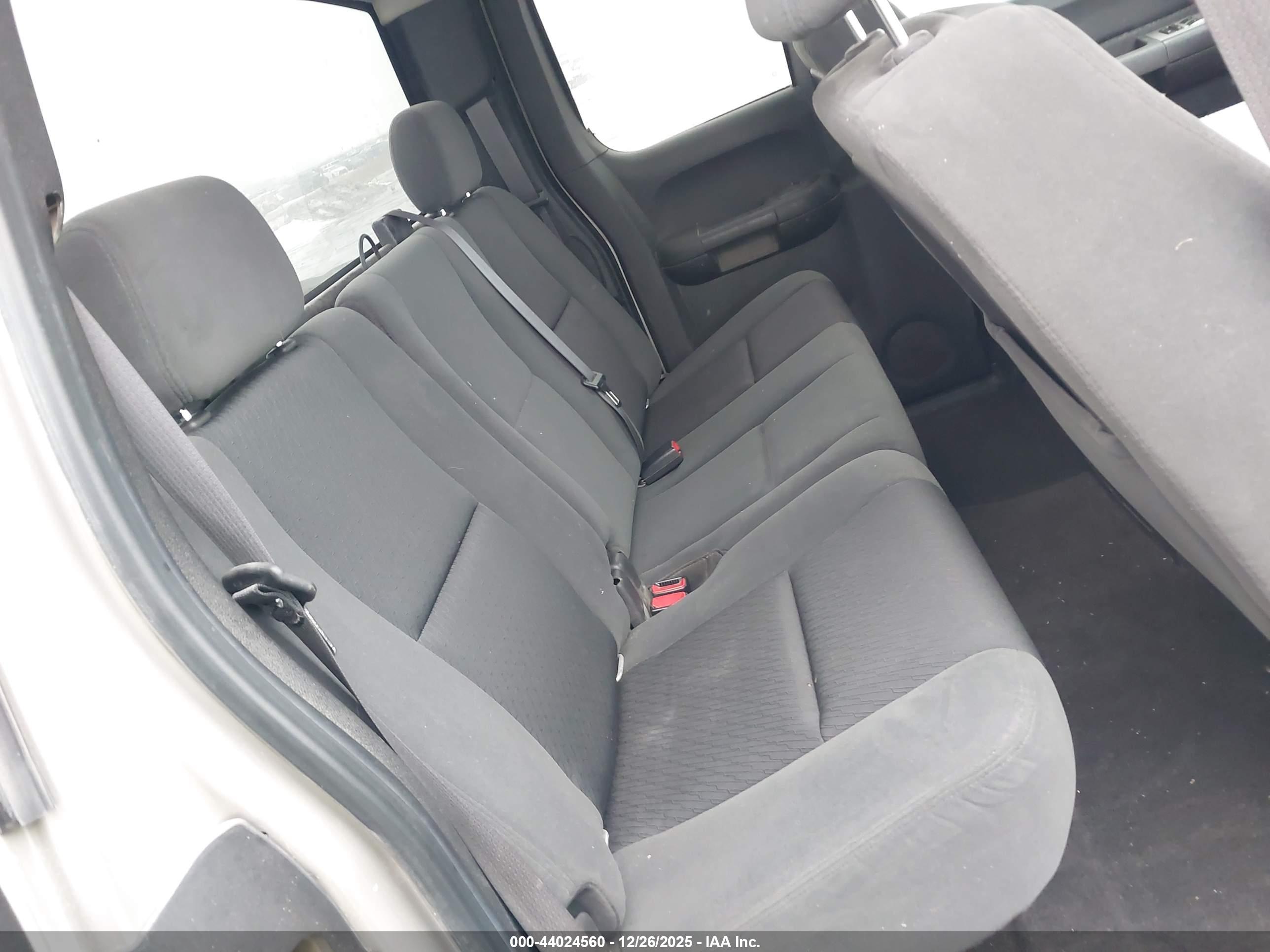 CHEVROLET SILVERADO image 8