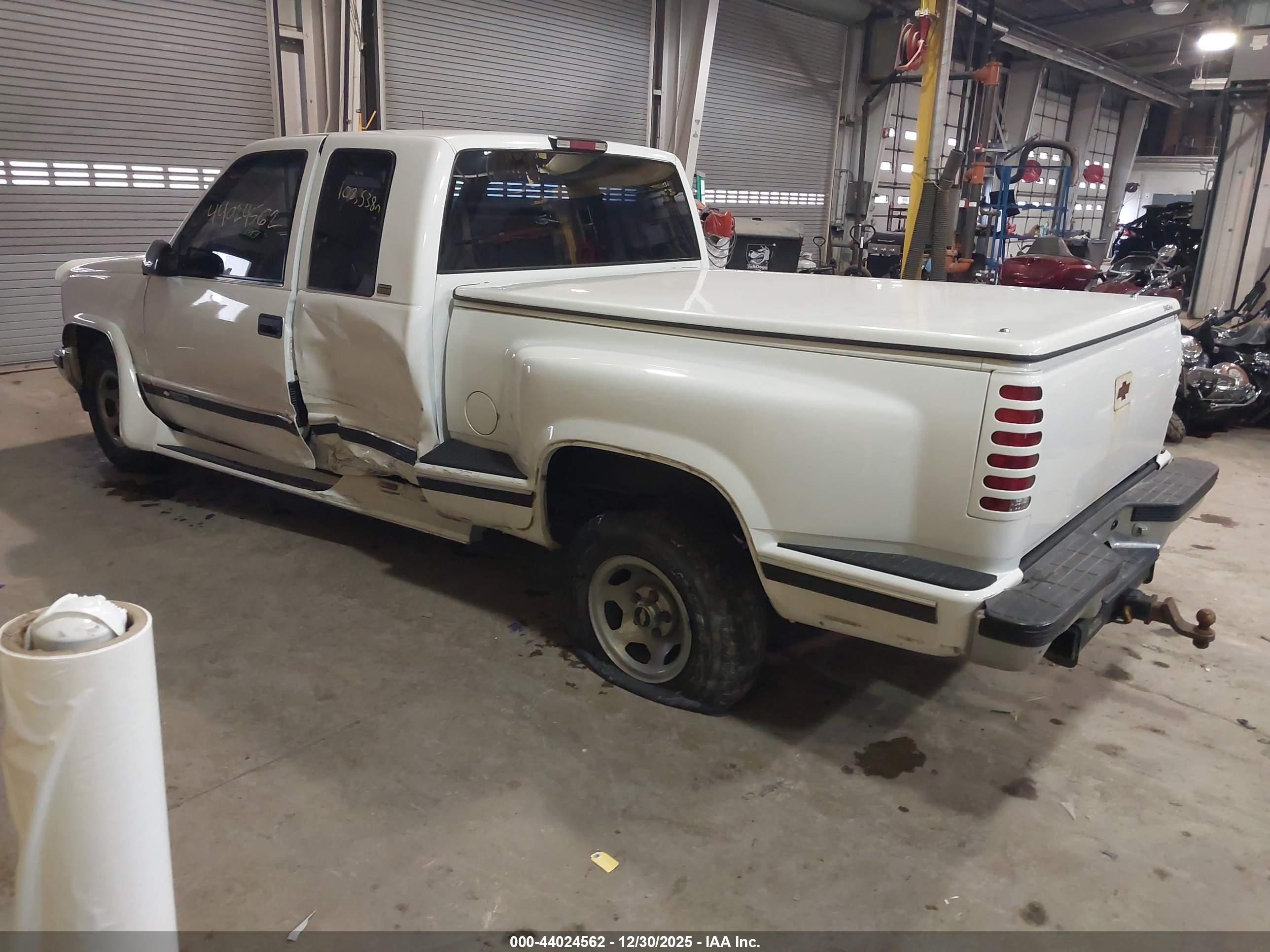 CHEVROLET C1500 image 3