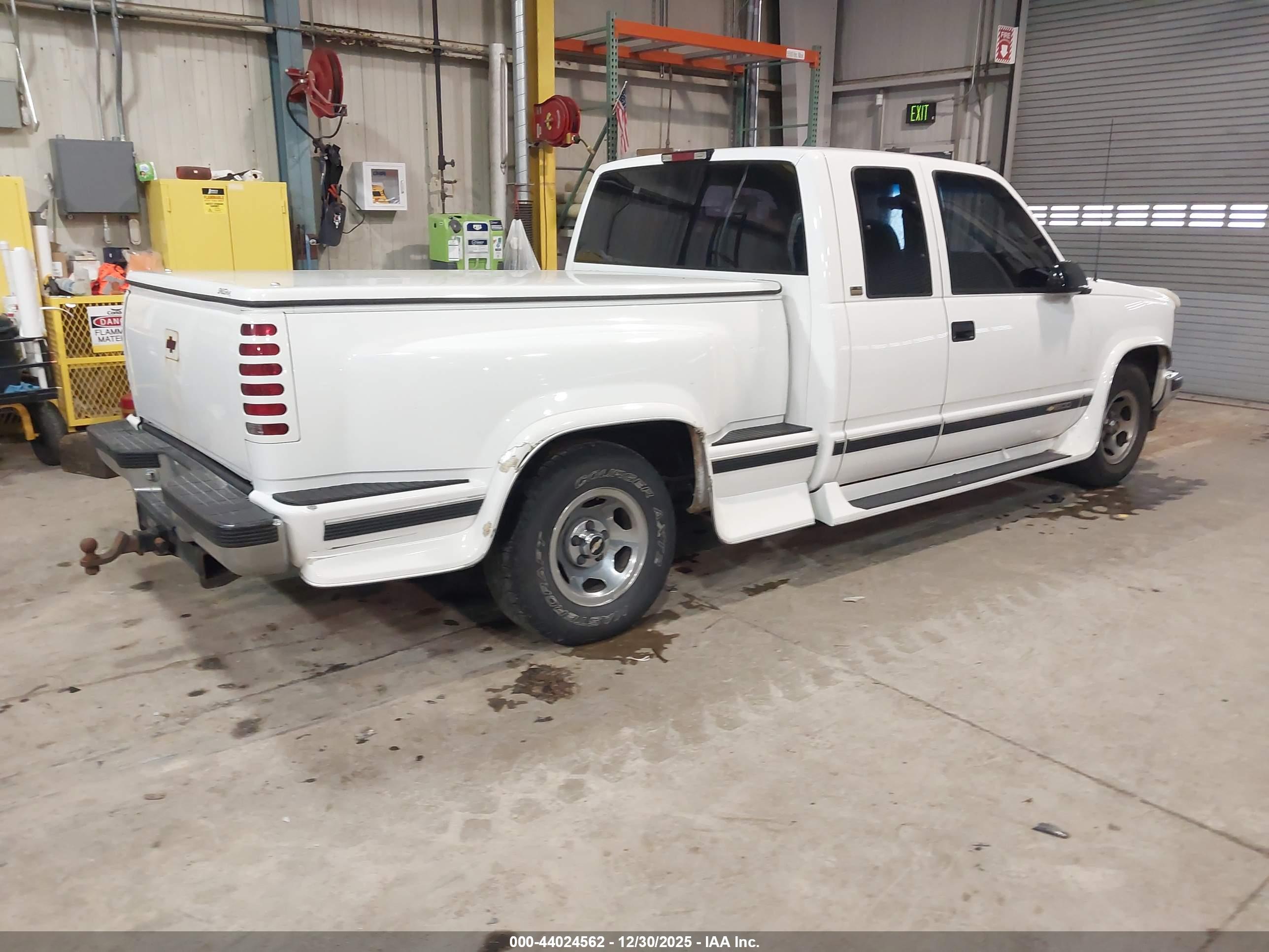 CHEVROLET C1500 image 4