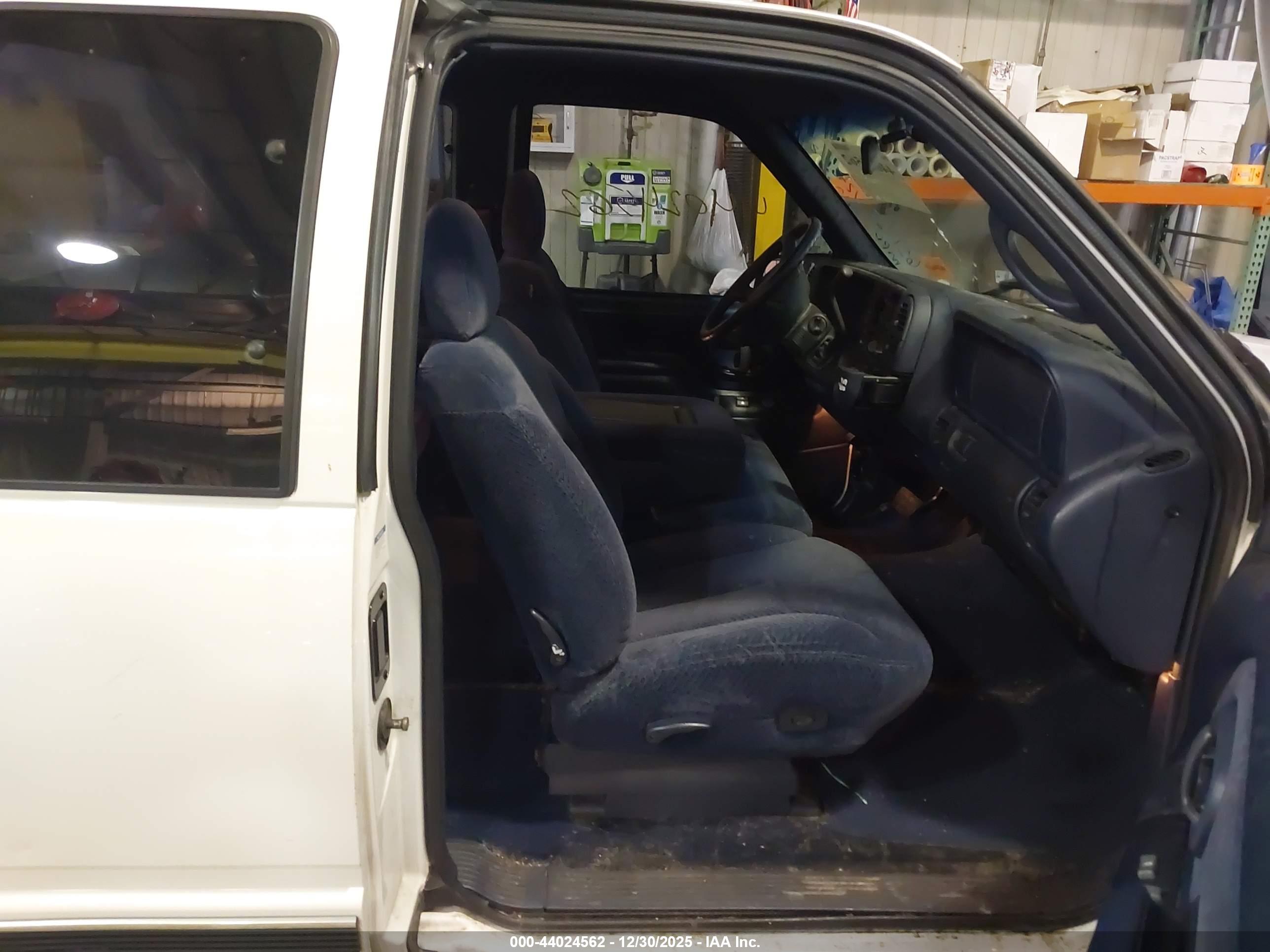 CHEVROLET C1500 image 5