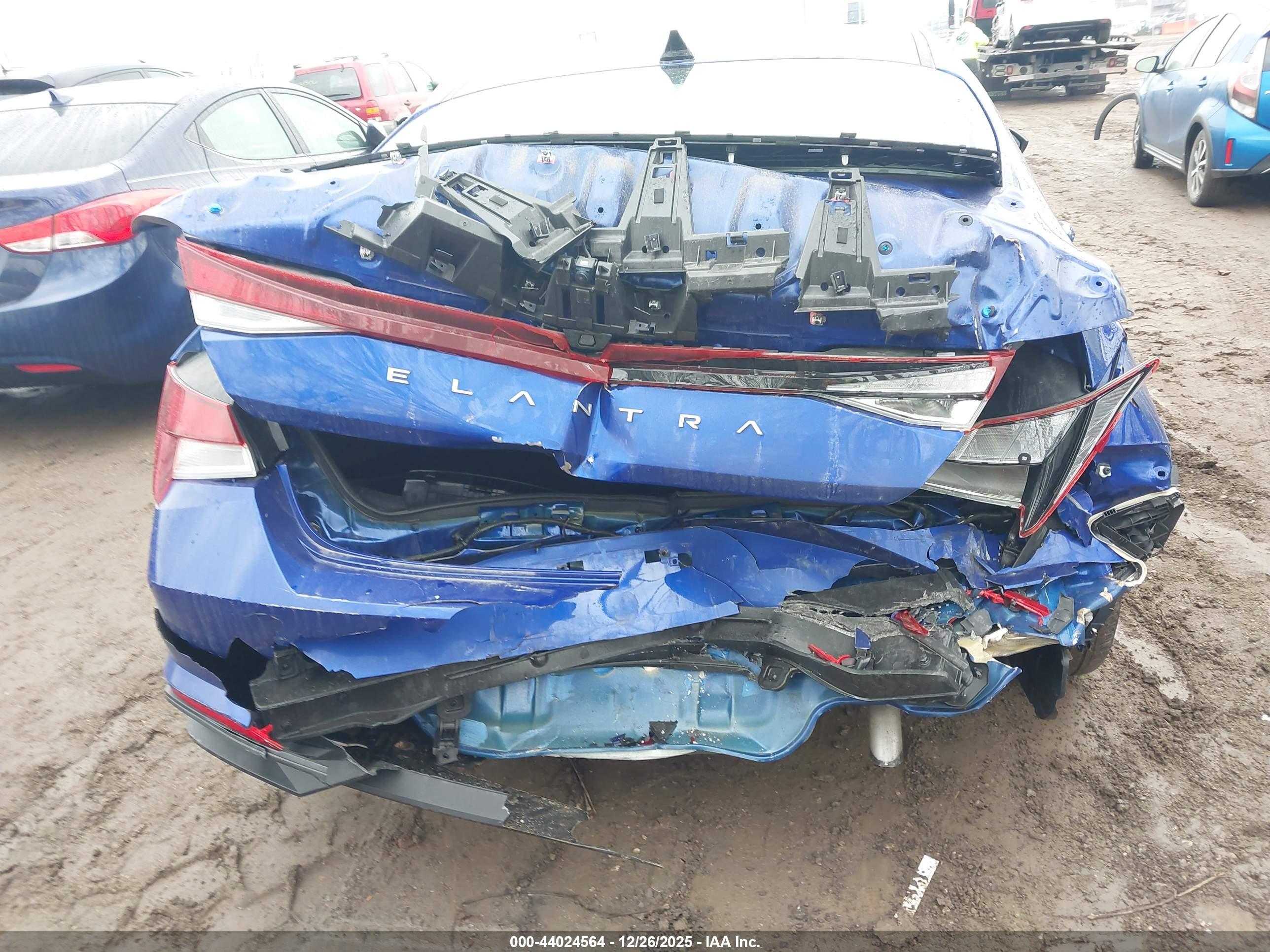 HYUNDAI ELANTRA image 6