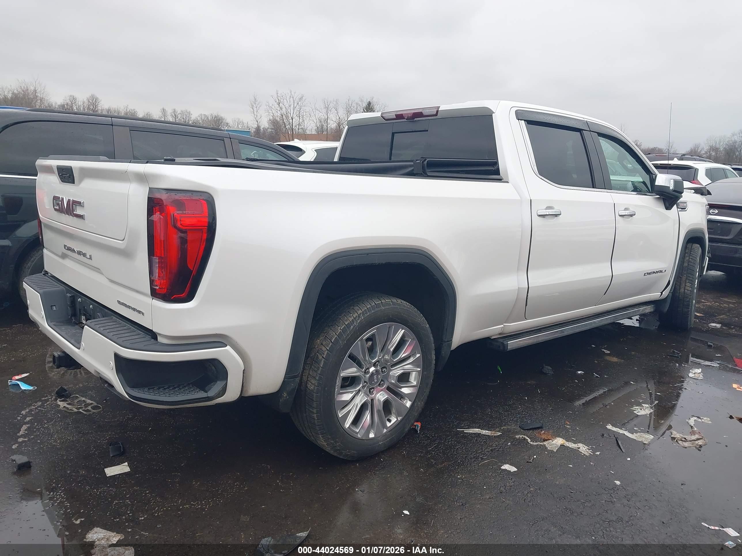 GMC SIERRA image 4