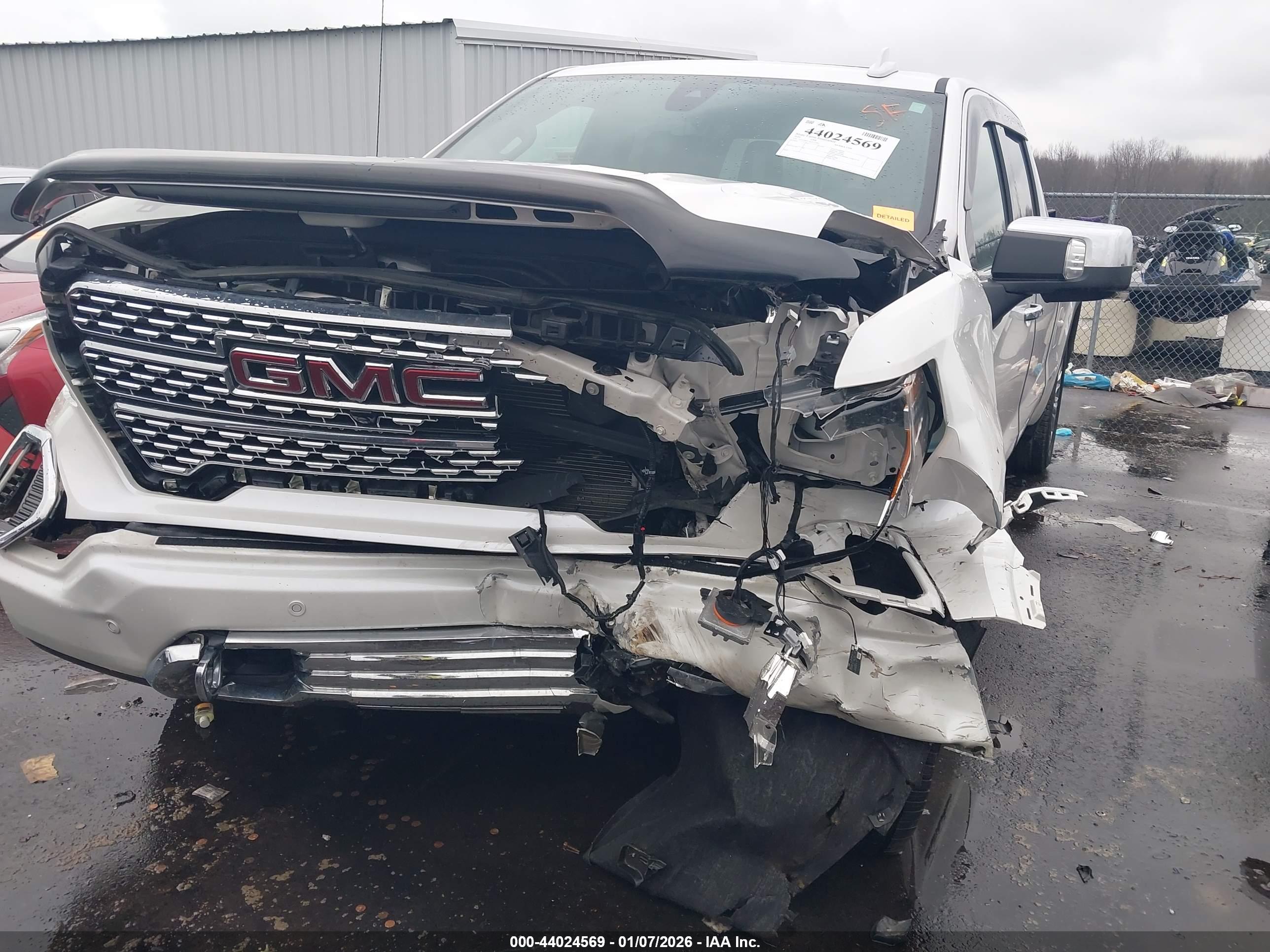 GMC SIERRA image 6