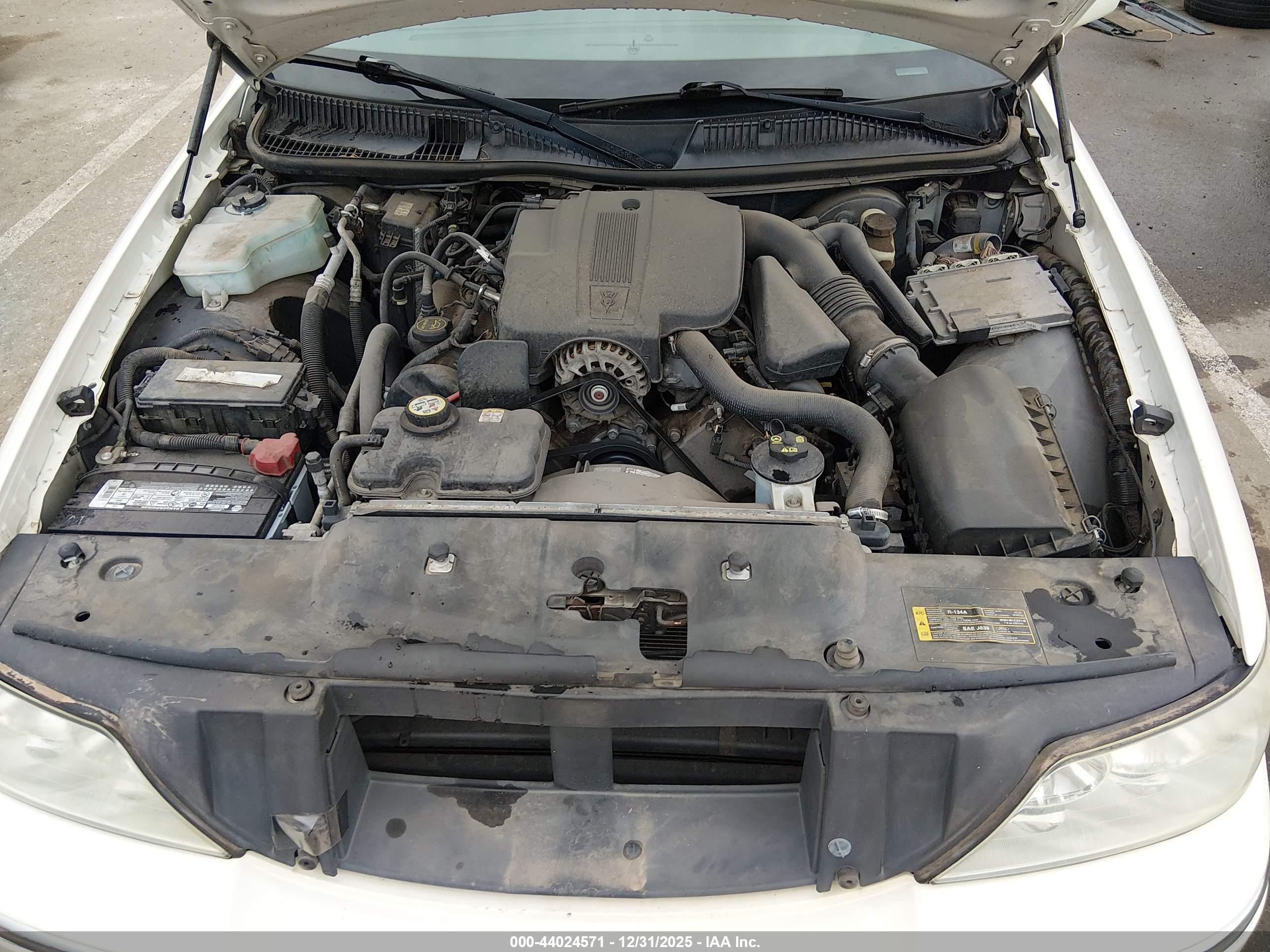 LINCOLN TOWN image 10