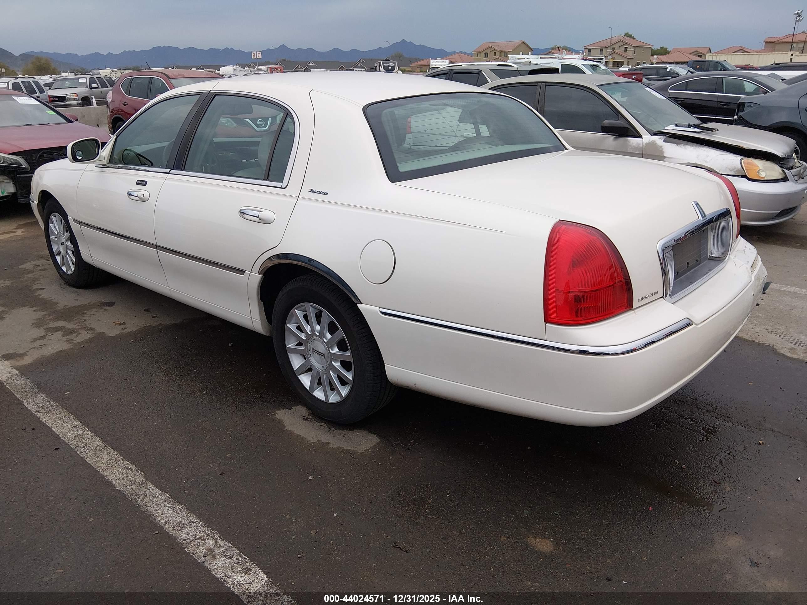 LINCOLN TOWN image 3