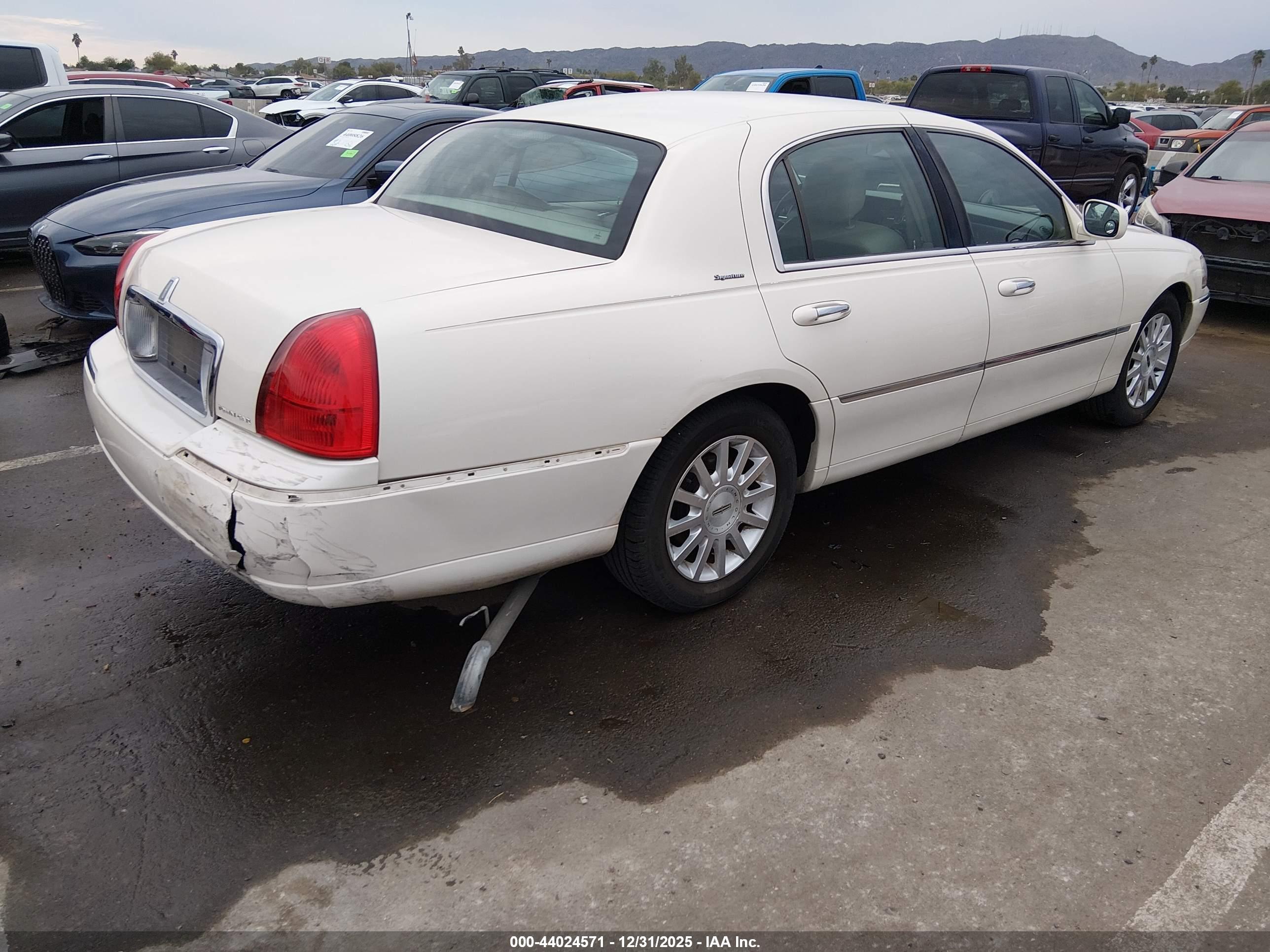 LINCOLN TOWN image 4