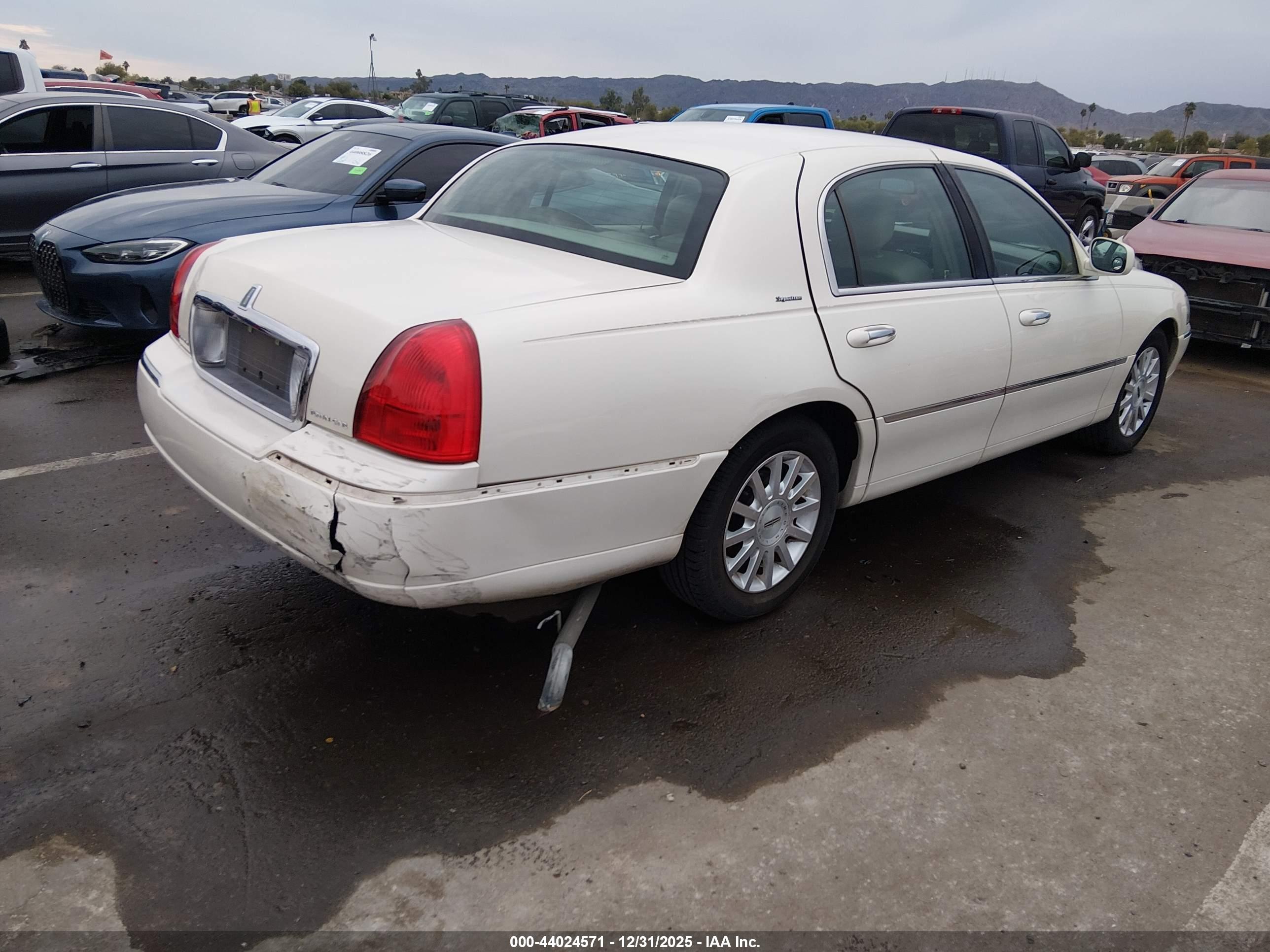 LINCOLN TOWN image 6