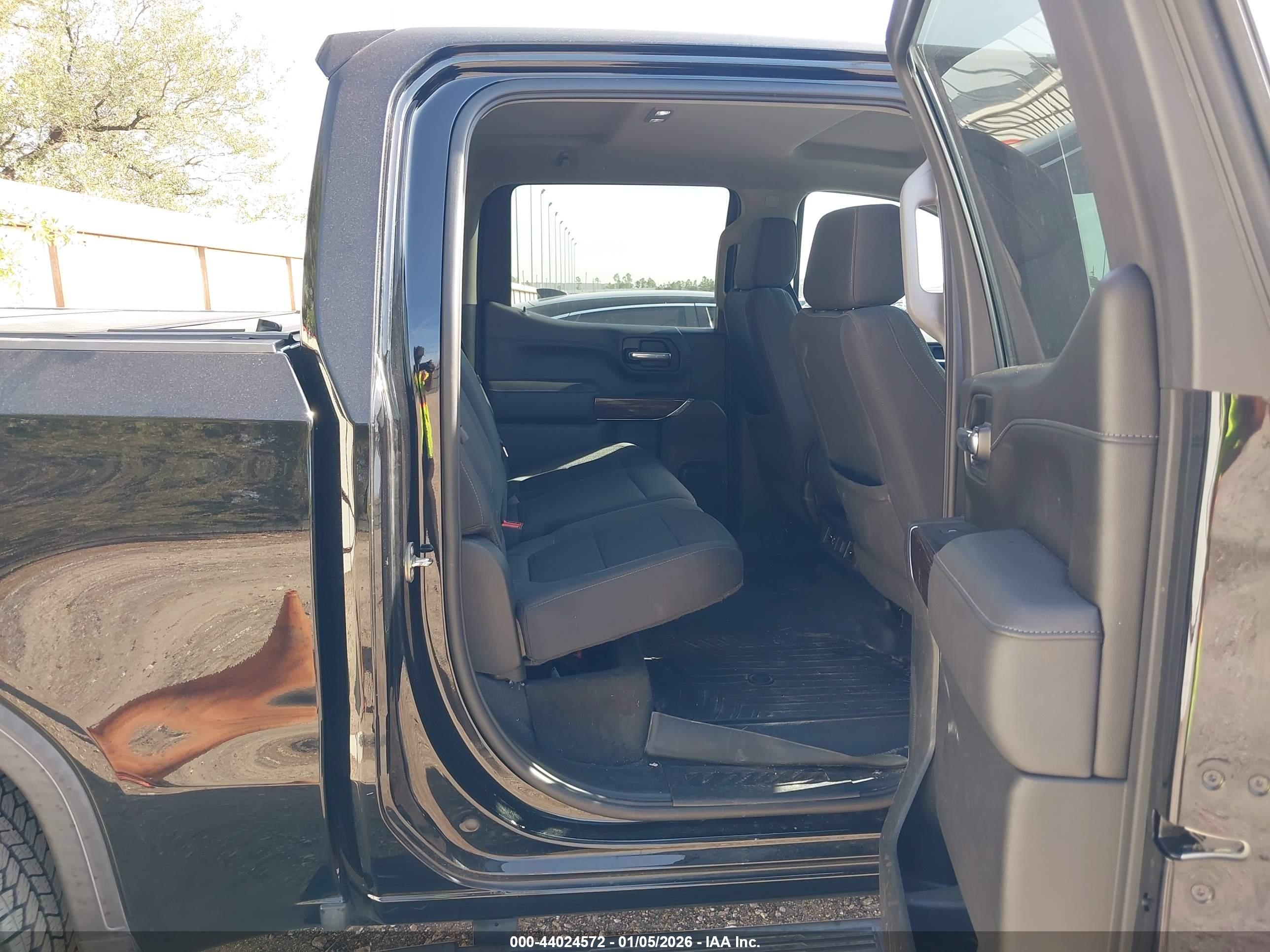 GMC SIERRA image 8