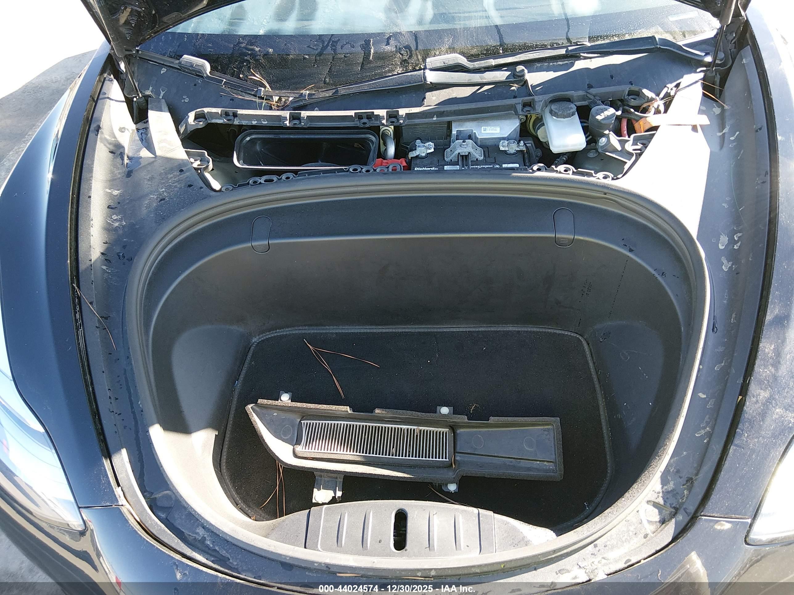 TESLA MODEL image 10