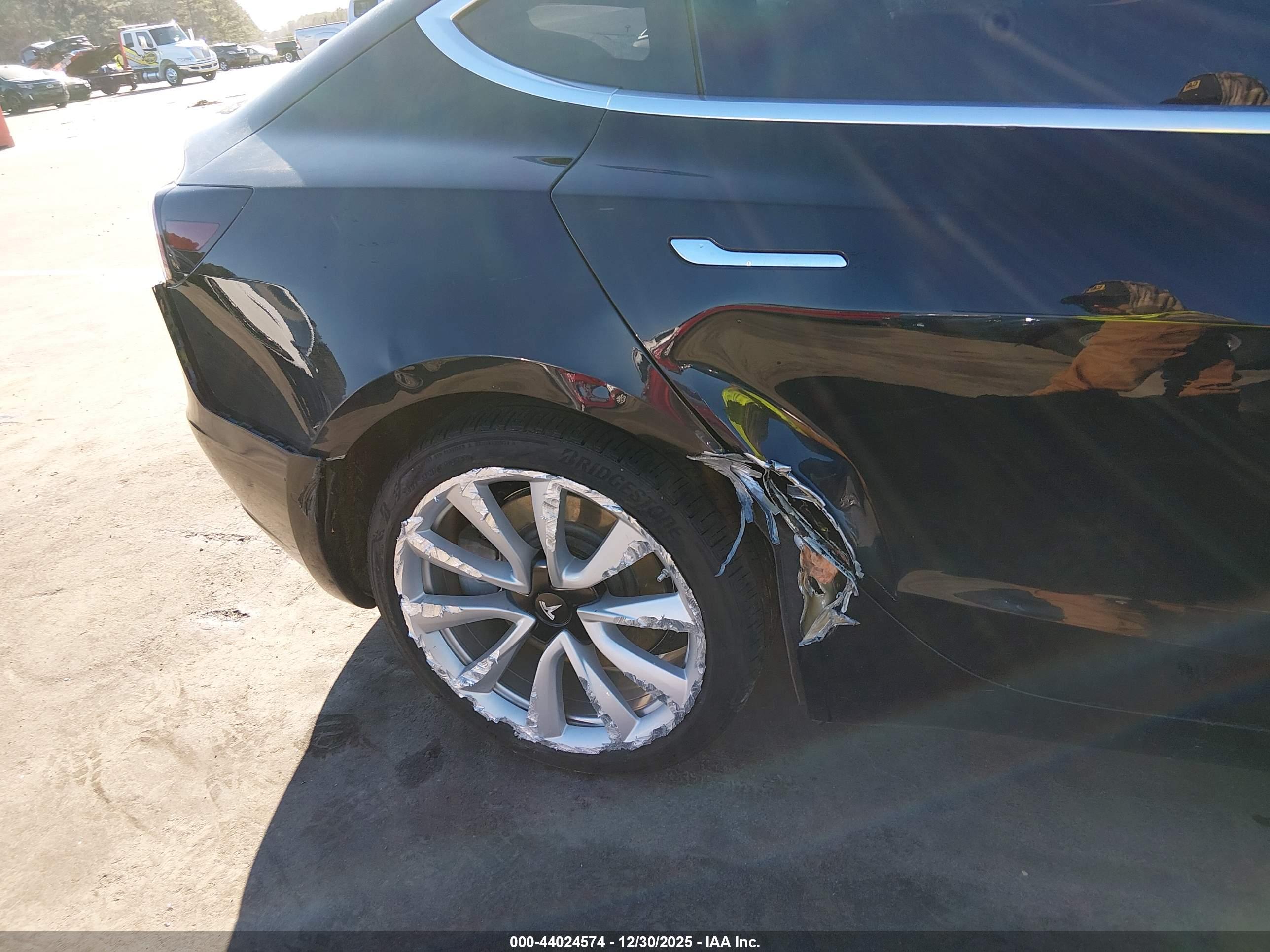 TESLA MODEL image 6