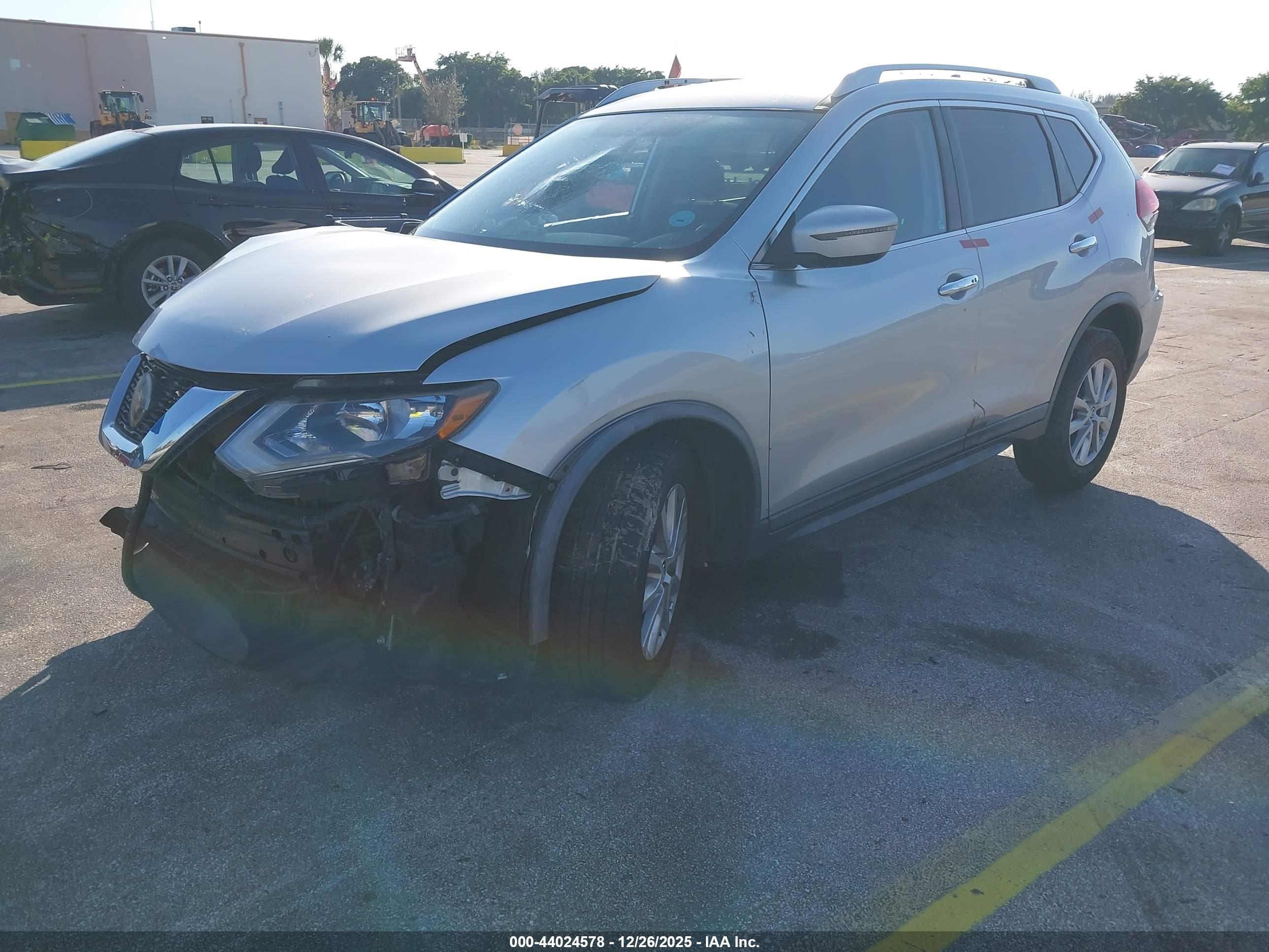 NISSAN ROGUE image 2