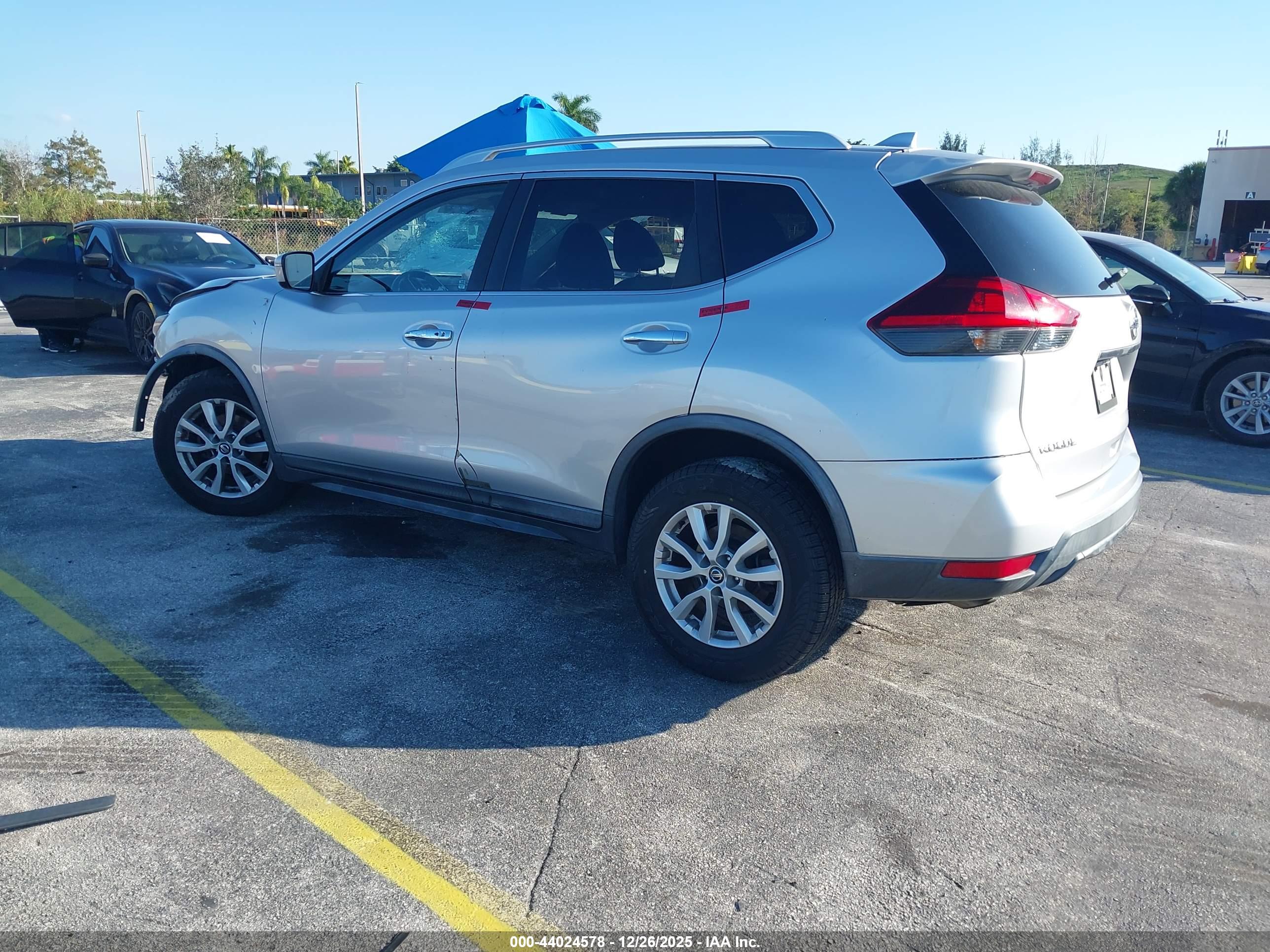 NISSAN ROGUE image 3
