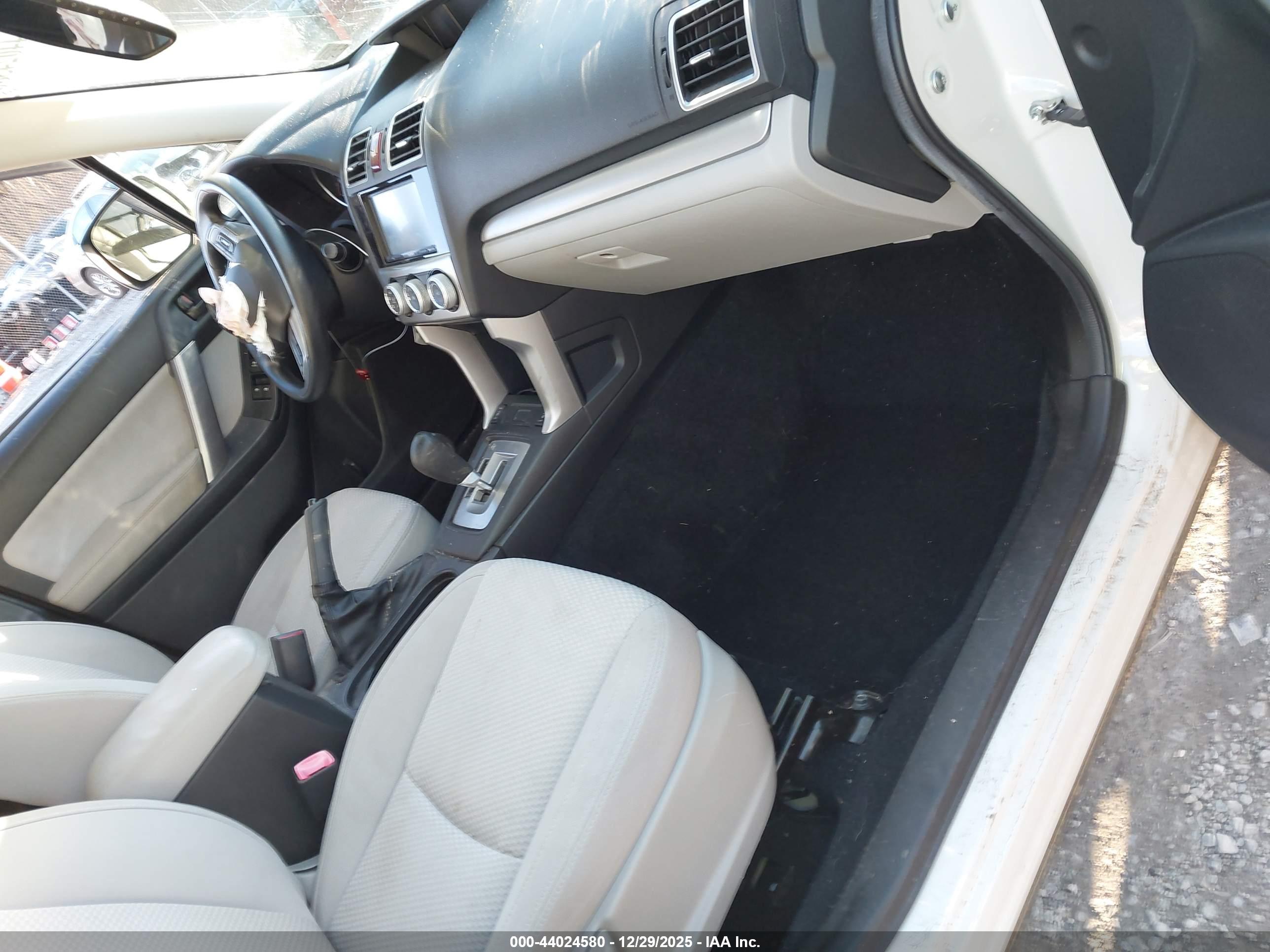 SUBARU FORESTER image 5