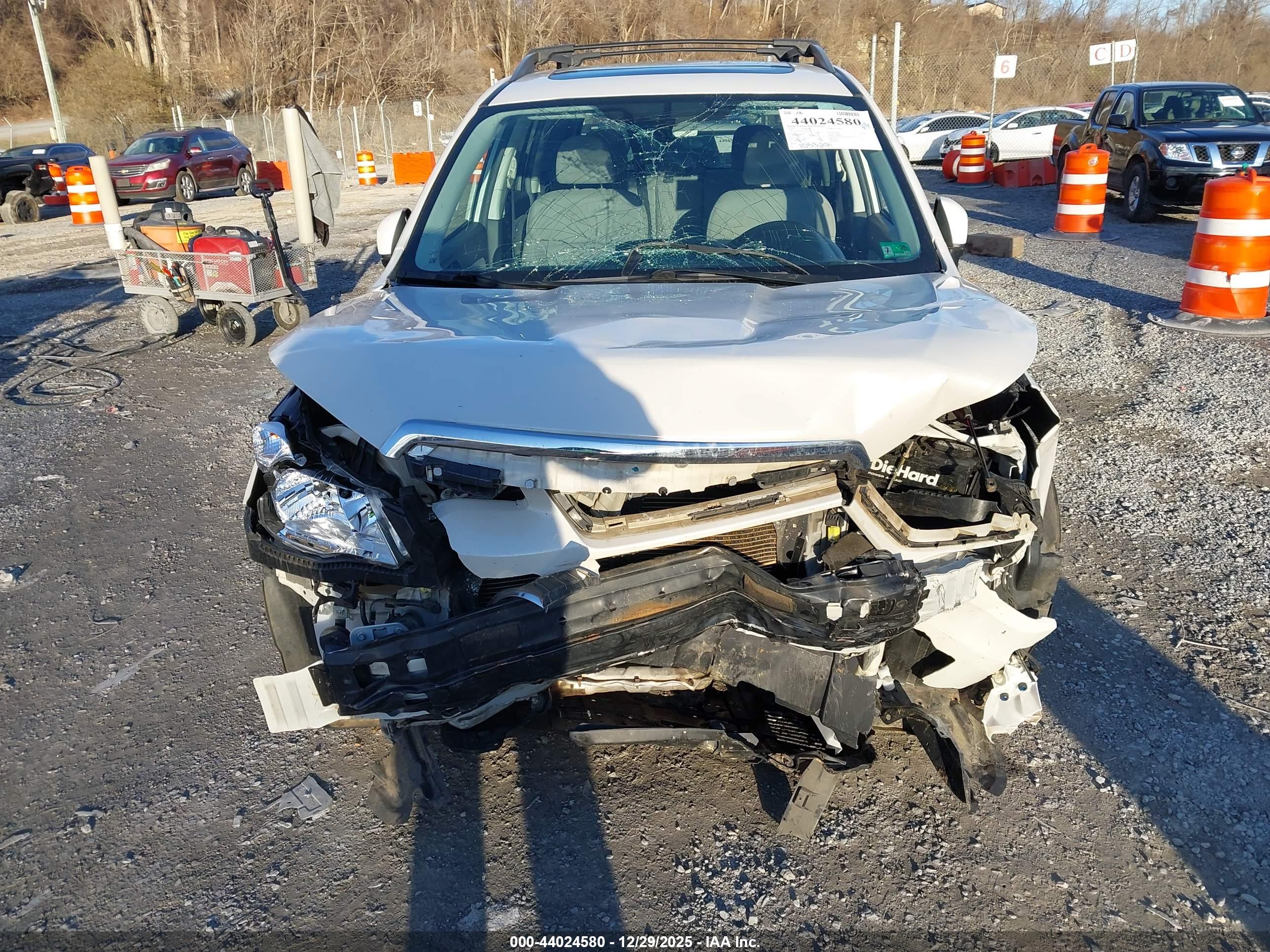 SUBARU FORESTER image 6