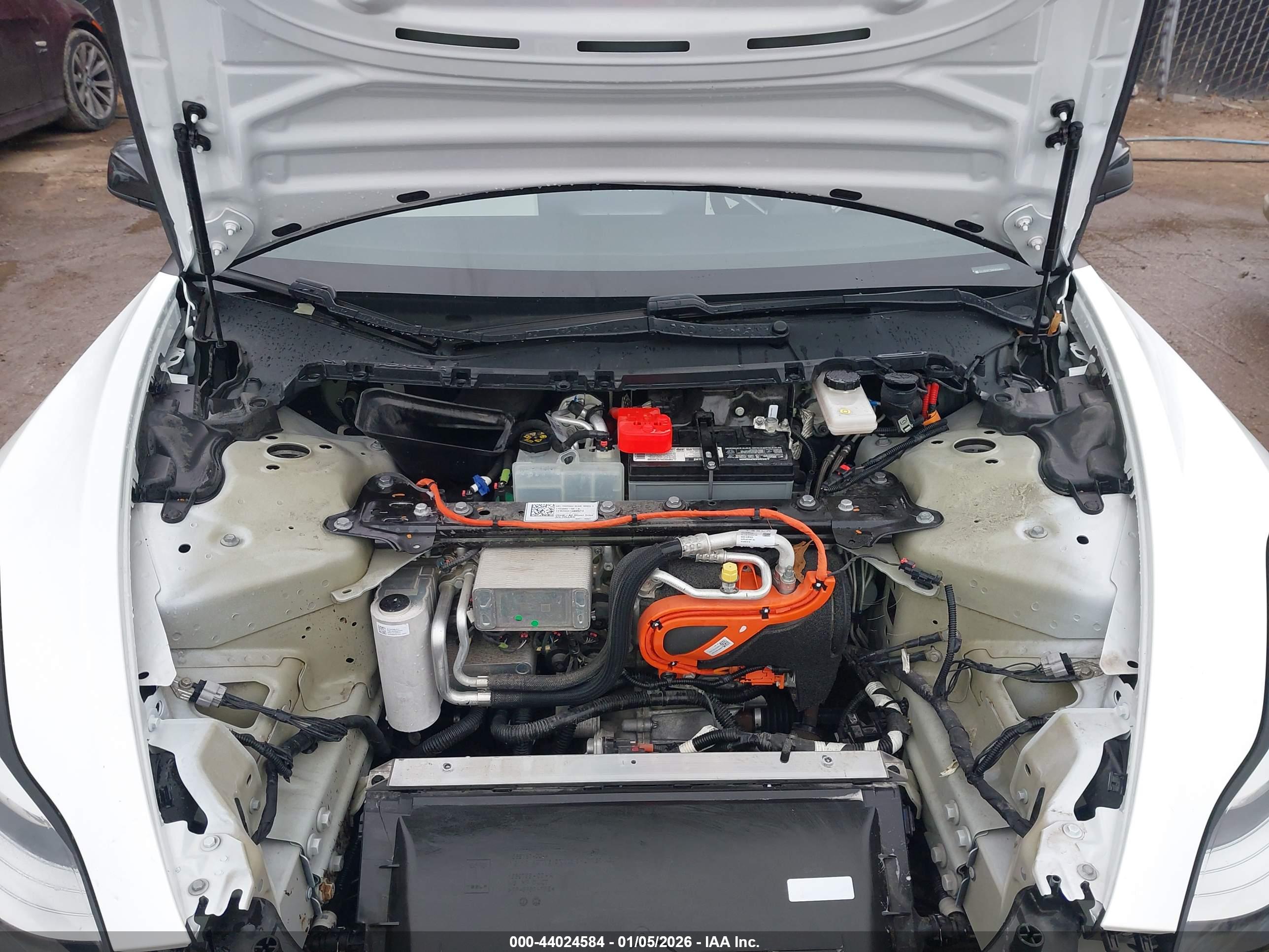 TESLA MODEL image 10