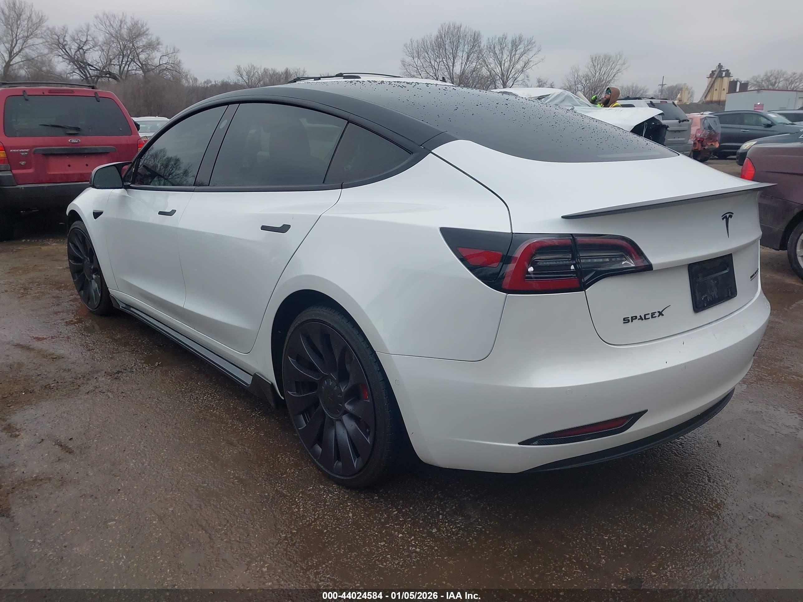 TESLA MODEL image 3
