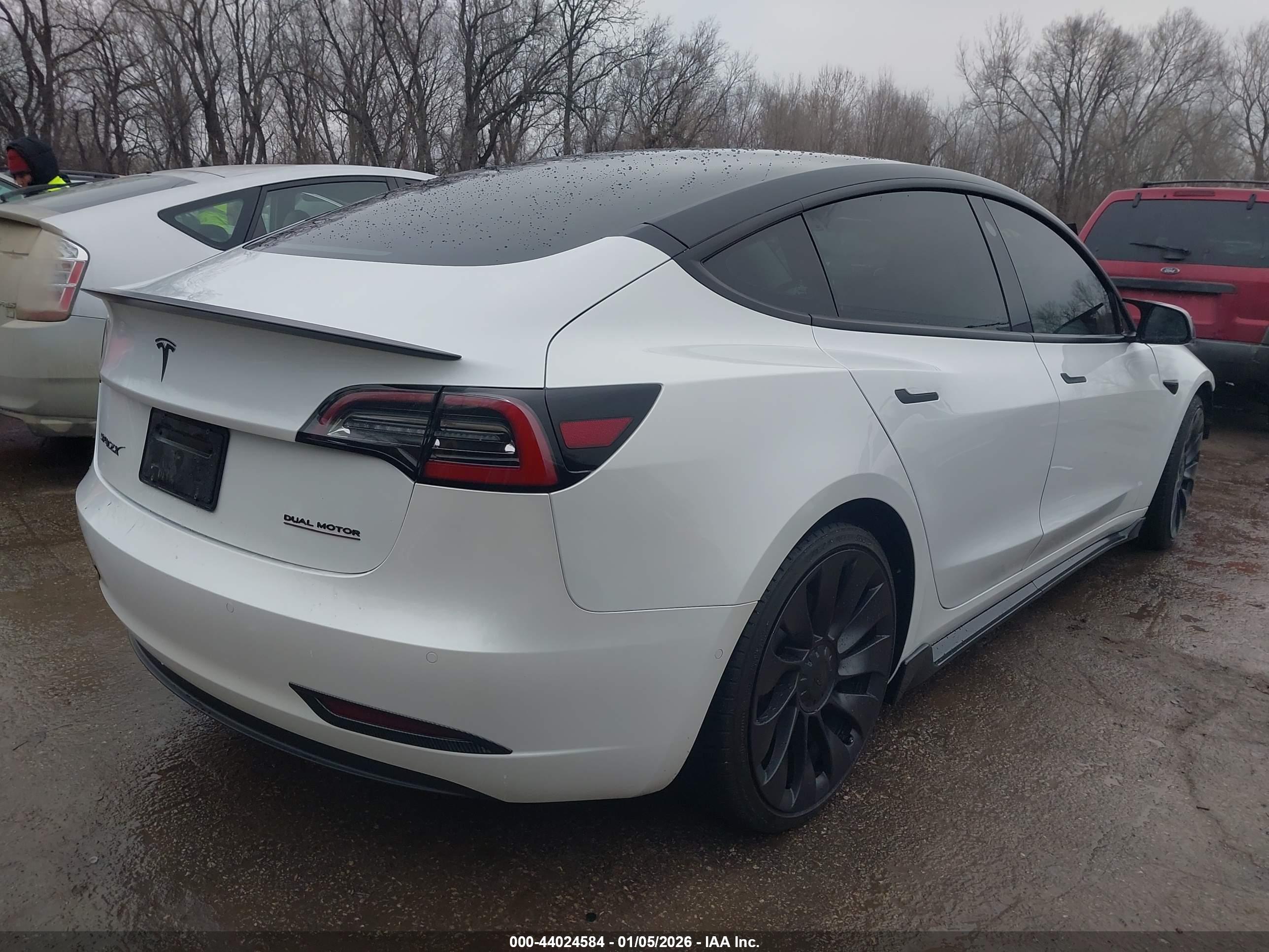 TESLA MODEL image 4