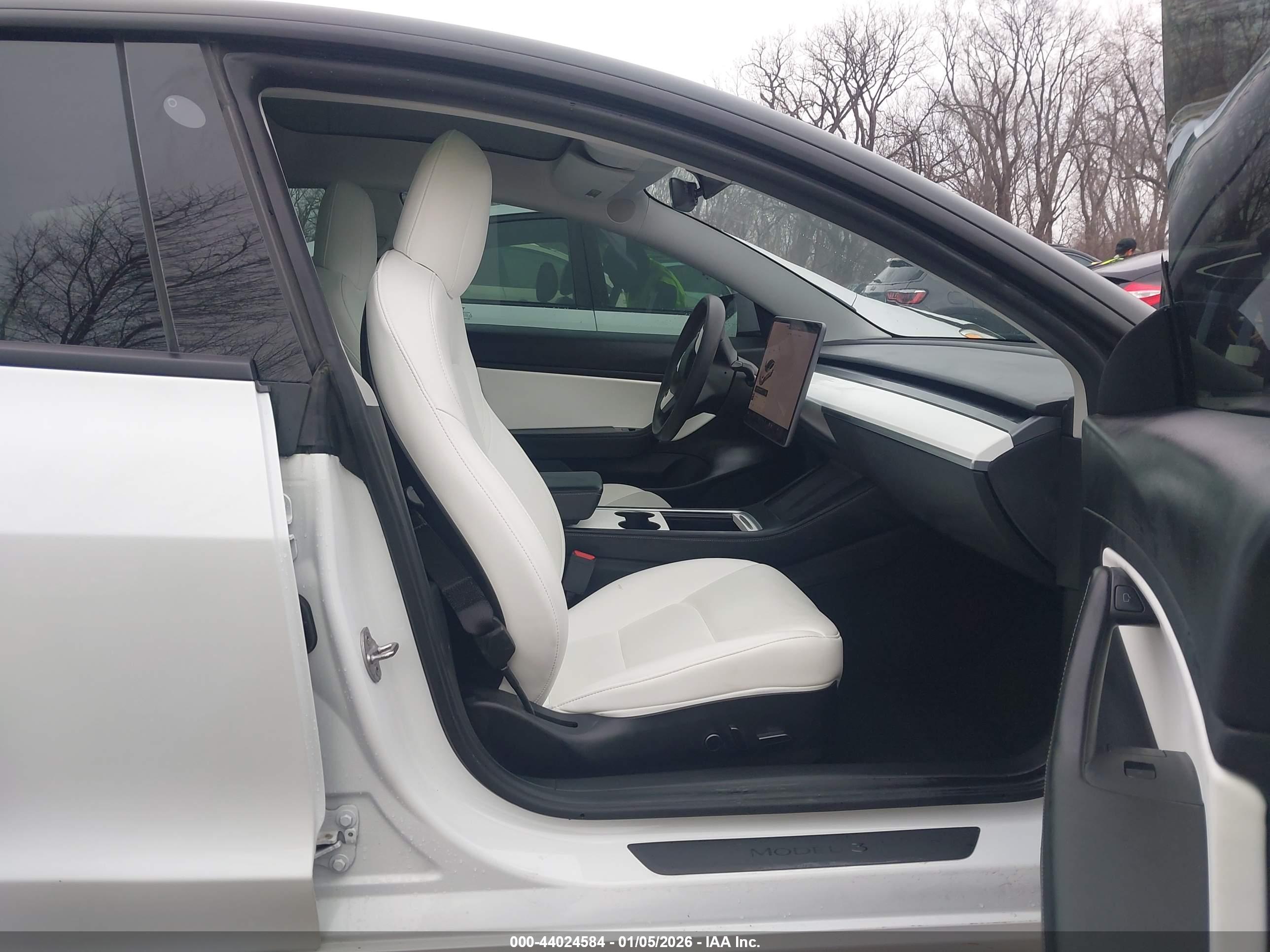 TESLA MODEL image 5
