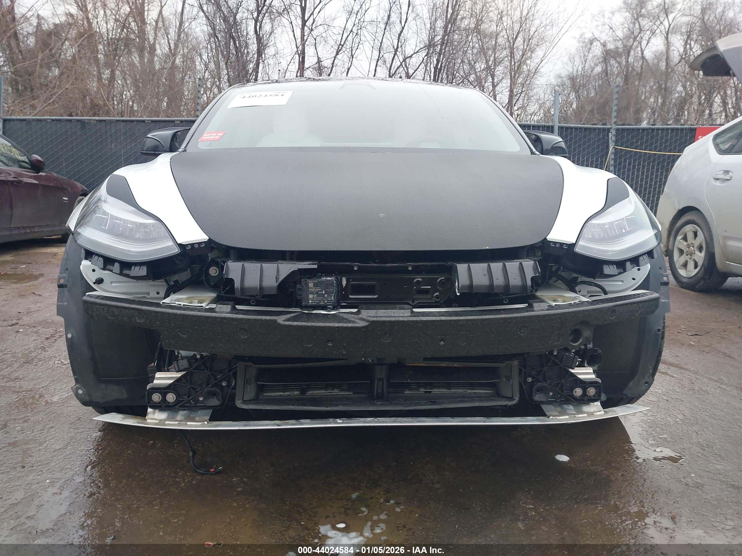 TESLA MODEL image 6