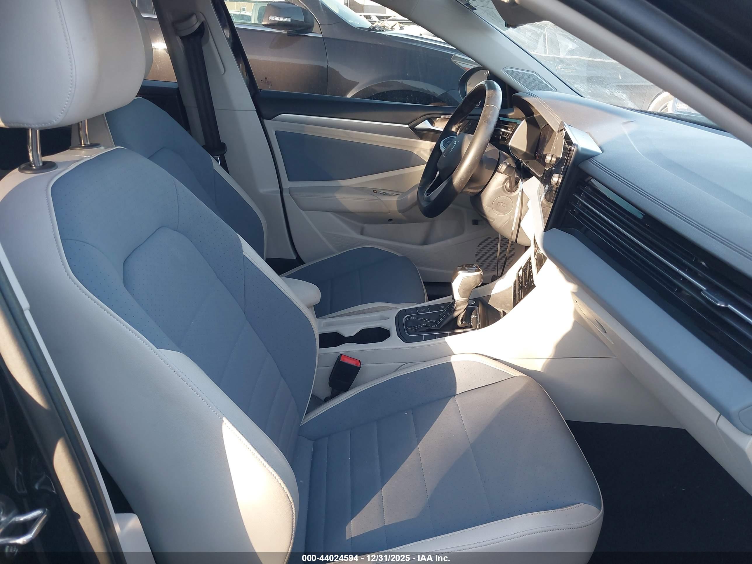 VOLKSWAGEN JETTA image 5
